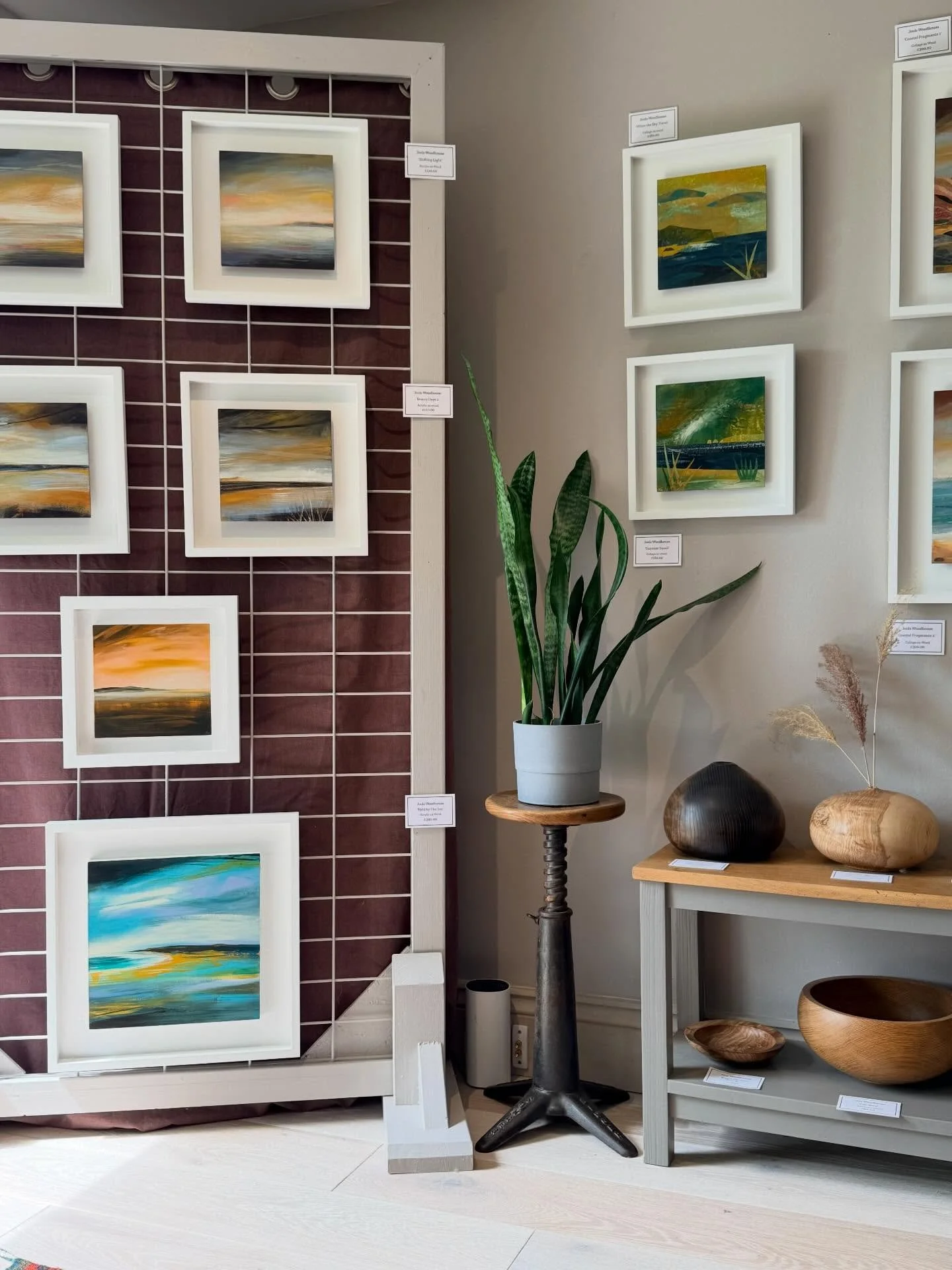A few takes of our lounge gallery and all the yummy earth tones and natural materials you will find at Venue 234 for @dorsetartweeks 
Come and enjoy an extremely lush garden, gallery, wood cave and lofty studio with amazing views!
Open Thursday to Su