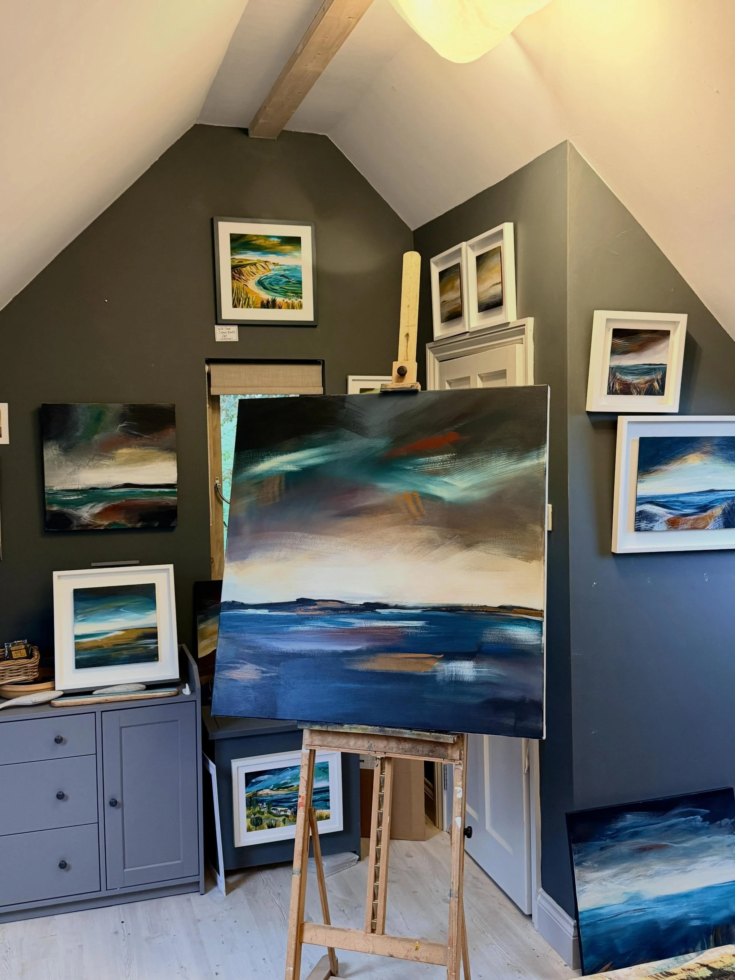 As I move closer to the start of my next exhibition, the pressure builds!
One large painting remains unresolved but lucky me- I love a deadline!
So all is good and I can&rsquo;t wait to see it all up on the walls of @malthousegallerylymeregis.

This 