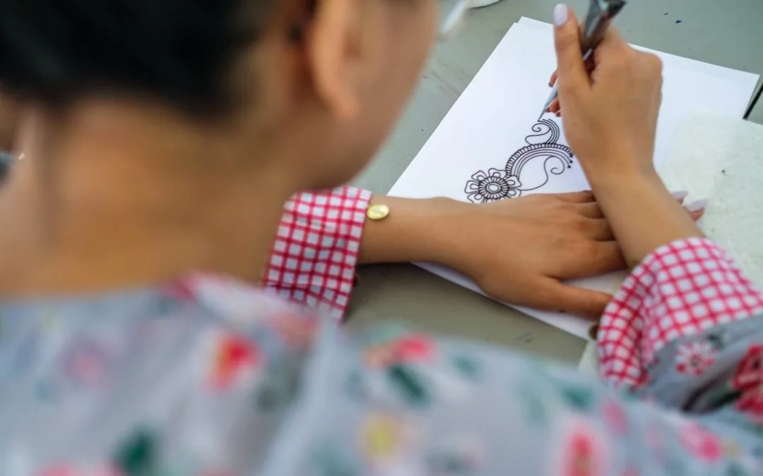 June 2019 HENNA WITH SABIA HANIF : Taught by Sabia Hanif of The Brooklyn Henna Company, participants learned henna basics and then create their own designs at this Henna Mini-Master Class at Avenue C Plaza.