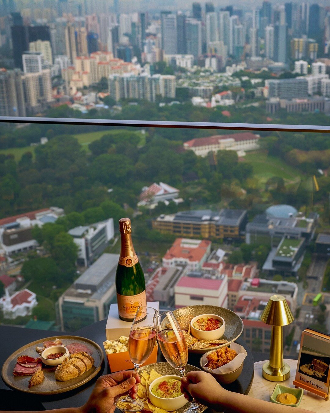 Looking for the perfect way to unwind after a long day? Head over to SKAI Bar and indulge in a glass of Veuve Clicquot, perfectly paired with our savory bar bites and a breathtaking view of the Singapore city skyline.⁣⁣
⁣⁣
Sip on the finest champagne