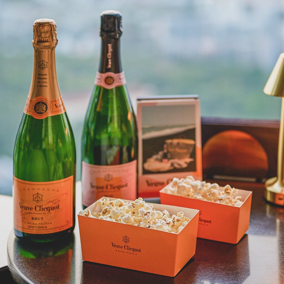 Before the sun goes down, take in the sunset at SKAI bar. Turn up for the Sunset hour and enjoy Veuve Clicquot with popcorn 😎⁣⁣
⁣⁣
Make your reservations via link in profile bio.⁣⁣⁣⁣⁣⁣⁣⁣⁣⁣⁣⁣ ⁣⁣⁣⁣⁣⁣⁣⁣⁣⁣⁣⁣⁣⁣⁣⁣⁣⁣⁣
⁣⁣⁣
#SKAIBar #VeuveClicquot #SavoryBar