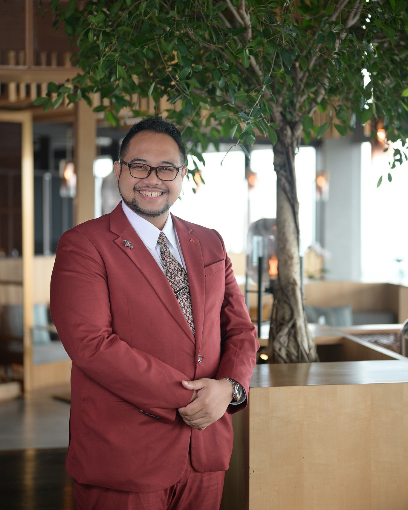 Meet Samuel, our new Head Sommelier at SKAI Restaurant &amp; SKAI Bar! 

Originally from Jakarta, Samuel's passion for the food and beverage industry began at a young age, leading to an impressive 24 years of experience. Samuel holds certifications f