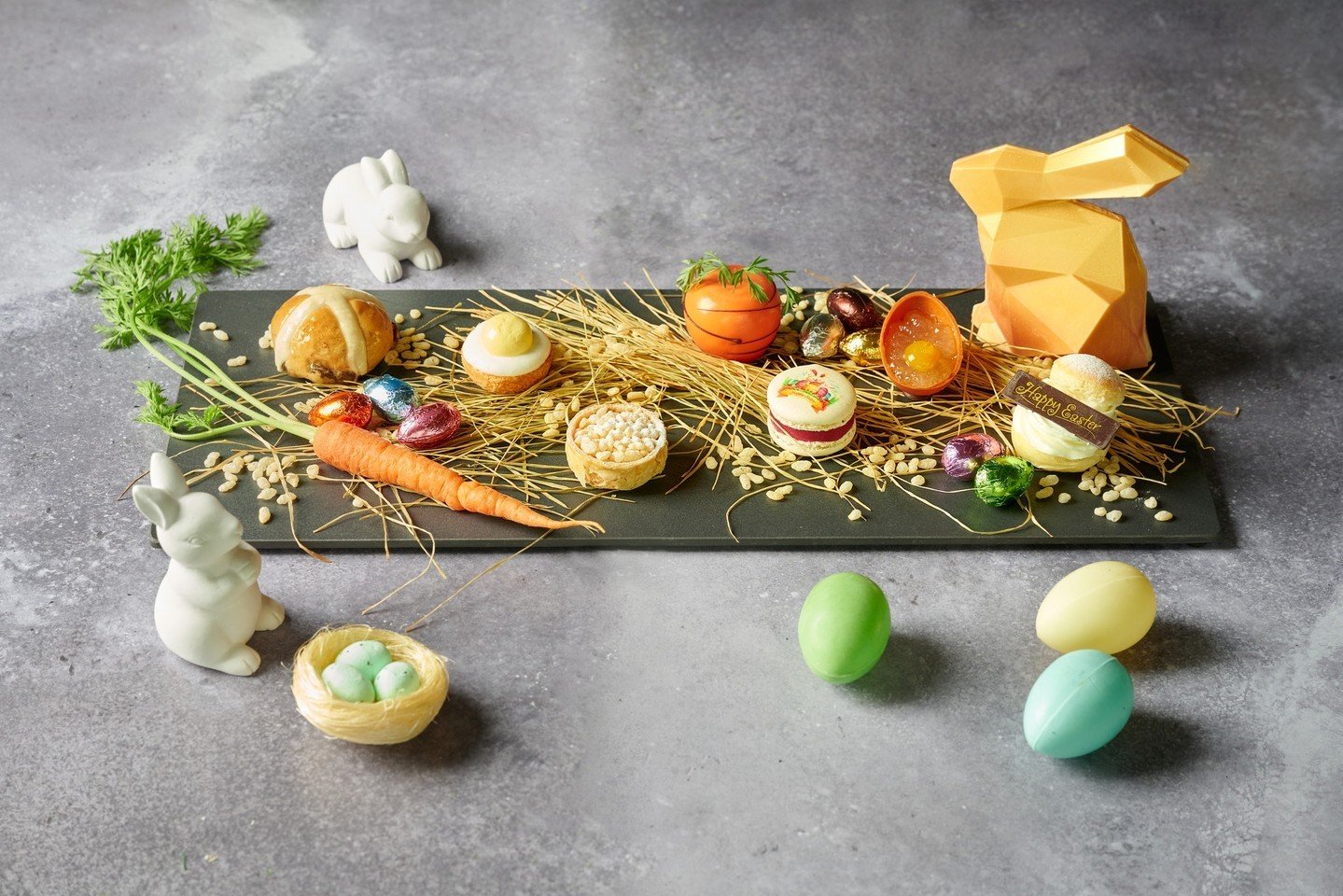 Join us for an unforgettable Easter Brunch on 30 March at SKAI, where you can create cherished memories with your loved ones.⁣⁣⁣
⁣⁣
Indulge in a delectable array of festive delights, including fresh seafood, succulent roasted meats, and delightful sw