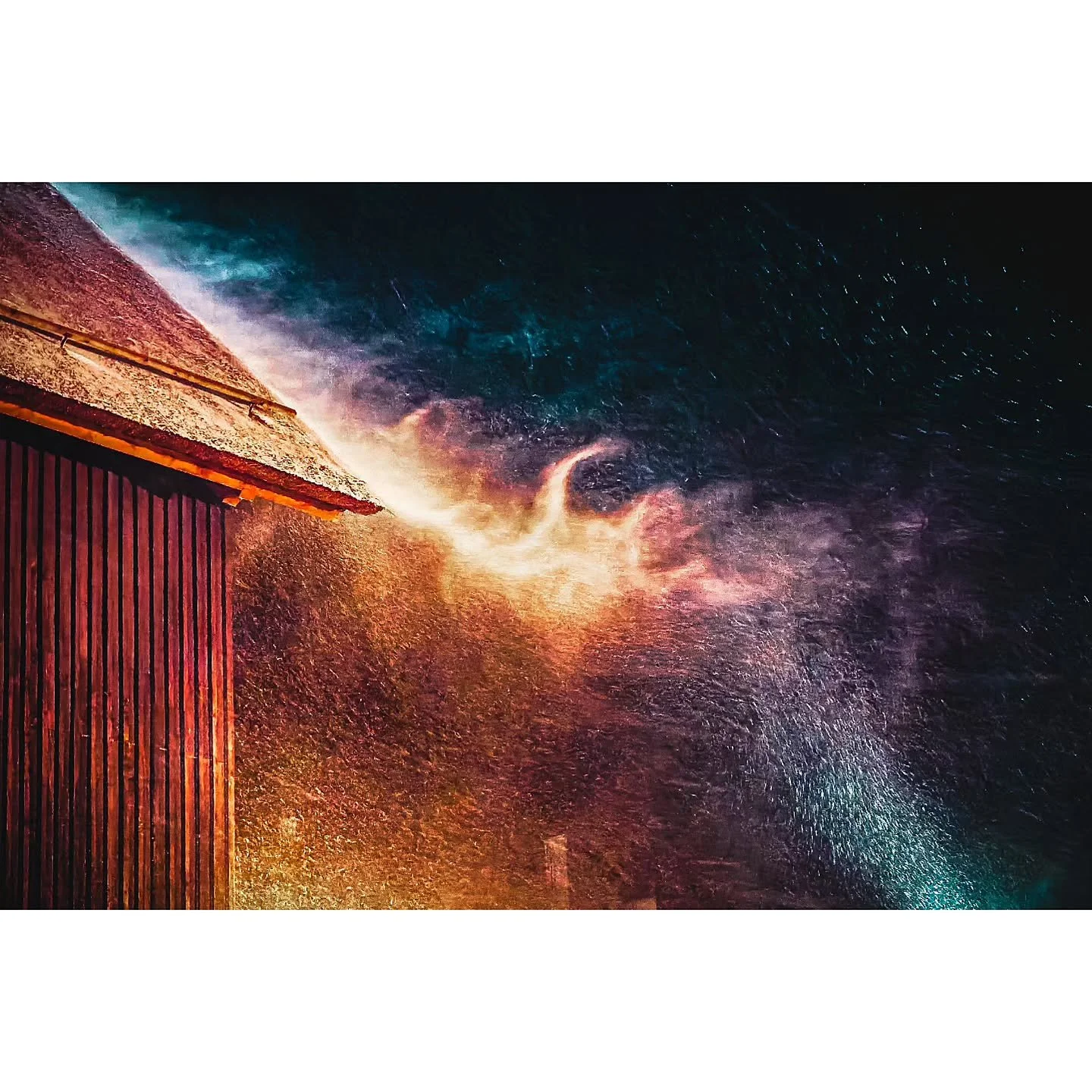 Cosmic clash

#shotononeplus #photo #photooftheday #photography #color #cosmic #winter #snow #wind #chaos #clash #detail