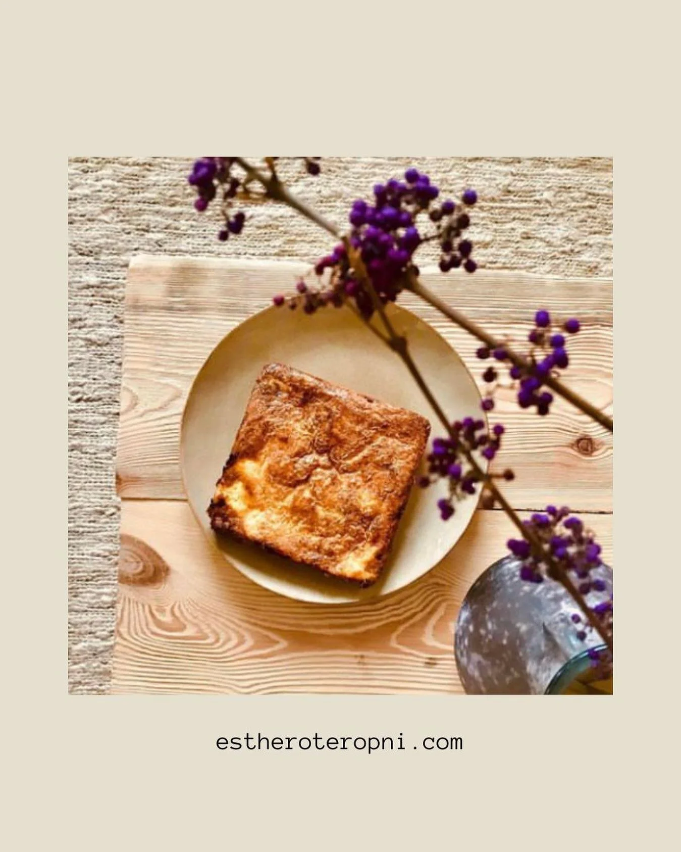 Frittata de gambas y tocino ib&eacute;rico.
*
*
Ingredientes:
1 🧅 peque&ntilde;a
1/2 pimiento rojo
1 buen pu&ntilde;ado de 🦐 
2 lonchas de tocino ib&eacute;rico fino 
1 pu&ntilde;ado de espinacas
5 🥚 
1 lata de 200ml de bebida de coco
Sal y pimien