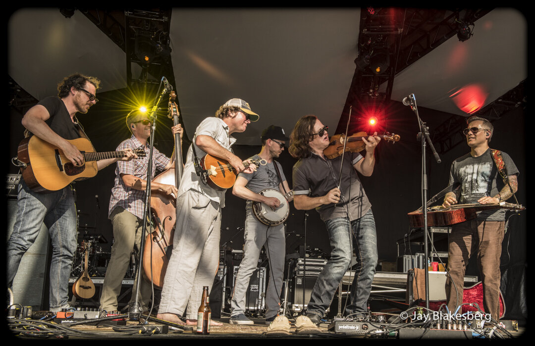 Keller-William’s-Grateful-Grass-featuring-the-Infamous-Stringdusters-at-Summercamp-2015-photo-by-Jay-Blakesburg-2-.jpeg