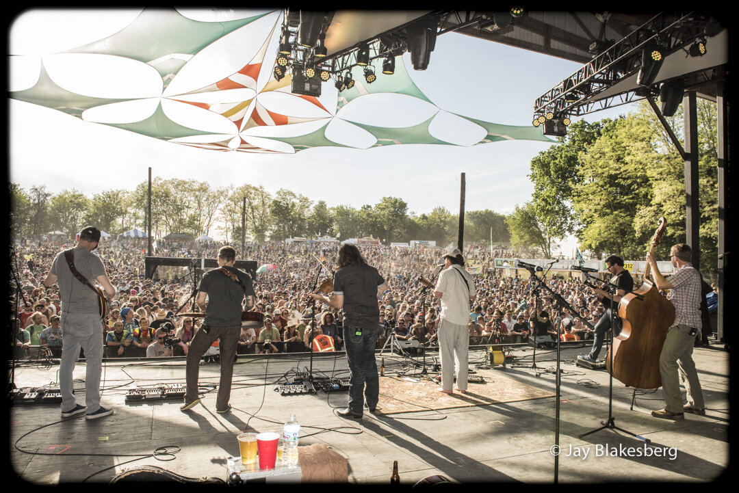 Keller-William’s-Grateful-Grass-featuring-the-Infamous-Stringdusters-at-Summercamp-2015-photo-by-Jay-Blakesburg.jpeg