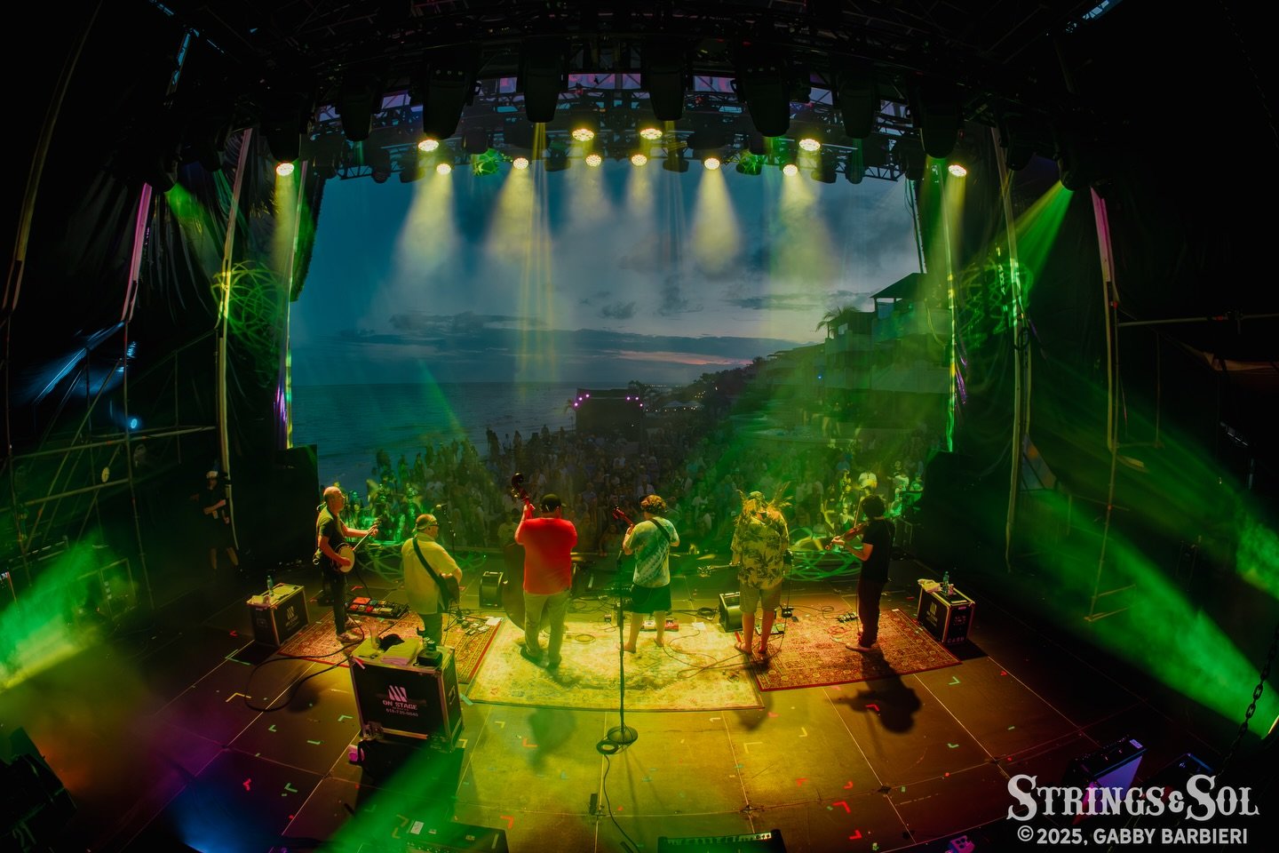 👏Muchas Gracias to everyone involved with @stringsandsol and @cloud9adventures 
You always put on an epic party! 

Grateful to be back and for my grassy ass band @gravyboatjohnson 
@johnmailander @bontzilla  @jimreamusic #garyrea

🪅Viva #stringsand