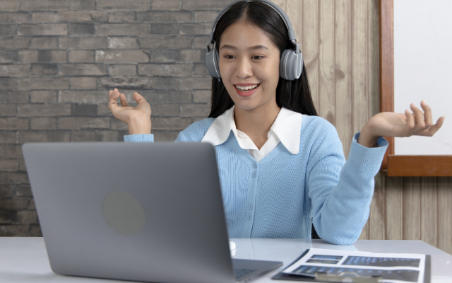 Online EFL Teacher