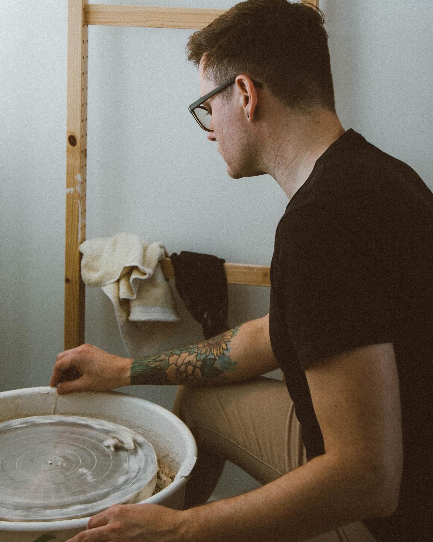 wanna see some cool pottery AND celebrate Pride 🏳️&zwj;🌈? in person? and potentially buy a piece for your home?

ya boy will be at this Pottery Pop-Up at the LA LGBT Center Jun 23!
.
.
.
.
#pottery #lalgbtcenter #pride #ceramics #queerart