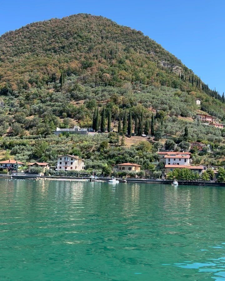 Dreaming back to my quick trip to Northern Italy to see @samuel_hubinette where he was working!
Such a beautiful place biking on the island Monte Isola in Lake Iseo 🤍