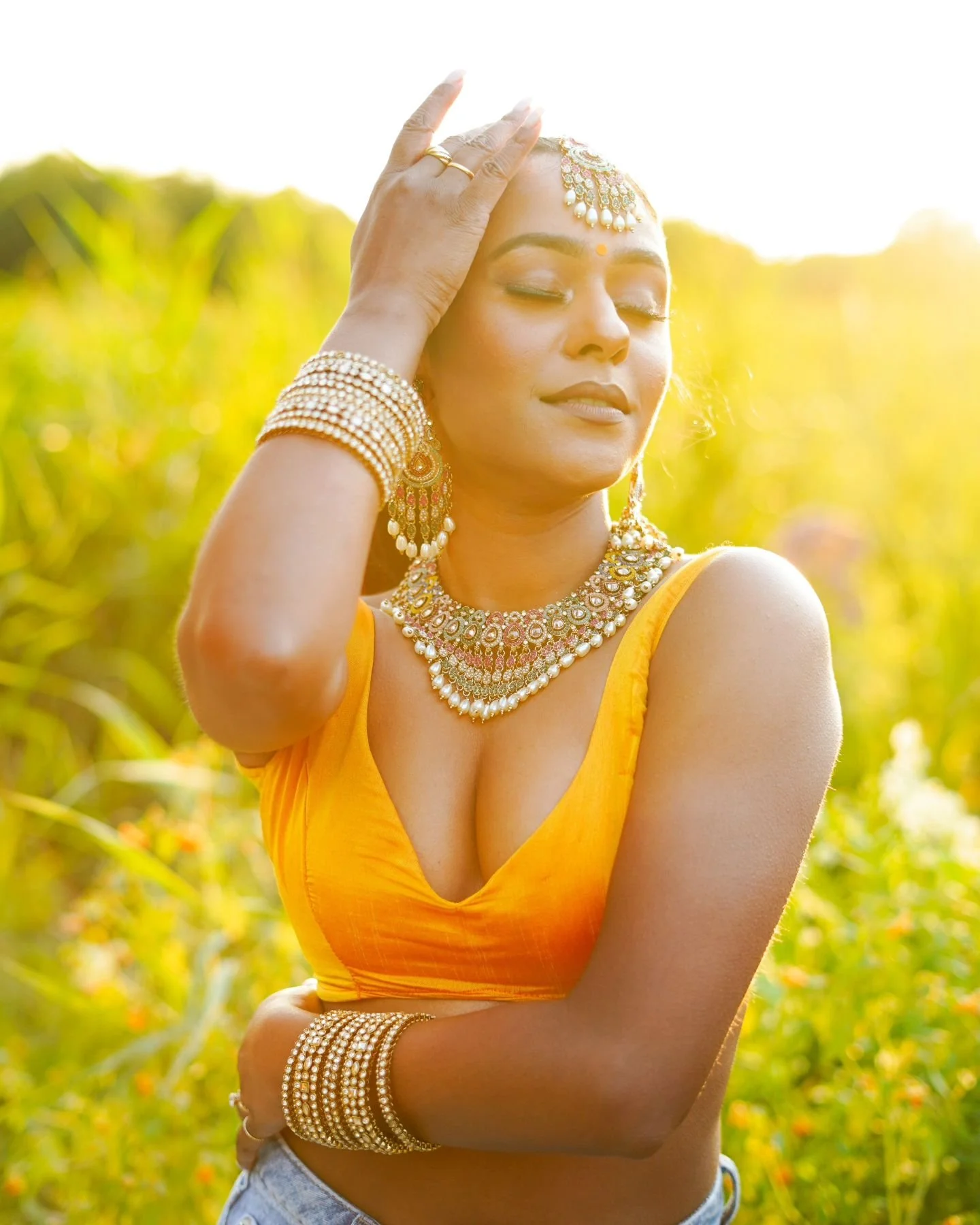 The sun was a paid actor ☀️

#dancer #torontodancer #contentcreator #indianjewelry #modernxdesi