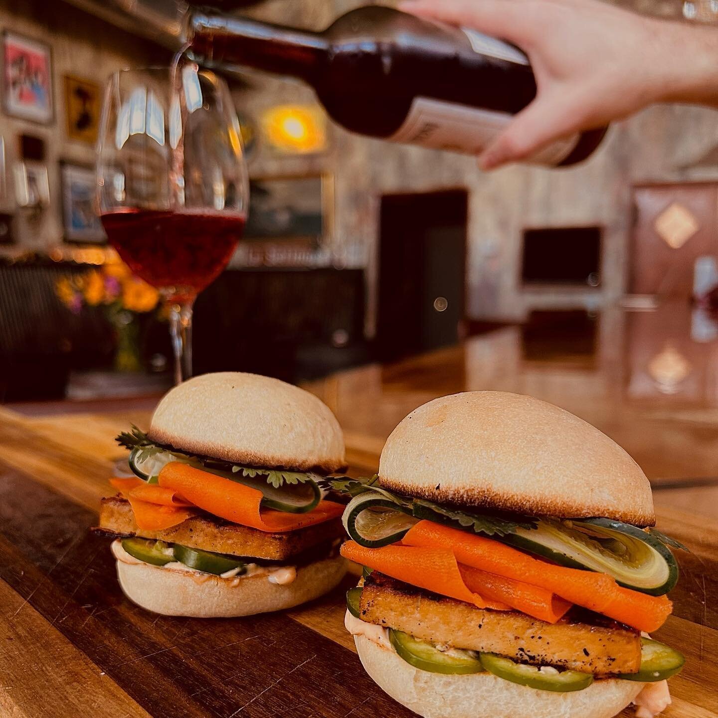 ⭐️WEEKEND SPESH⭐️

Fine B&aacute;nh M&igrave; Sliders
Marinated Tofu, Pickled Carrots, Cucumbers, Fresh Jalape&ntilde;os, Cilantro and Sriracha Mayo 

Had to follow the trend in the bay! All plant based and available until we sell out. COME. GET. SOM