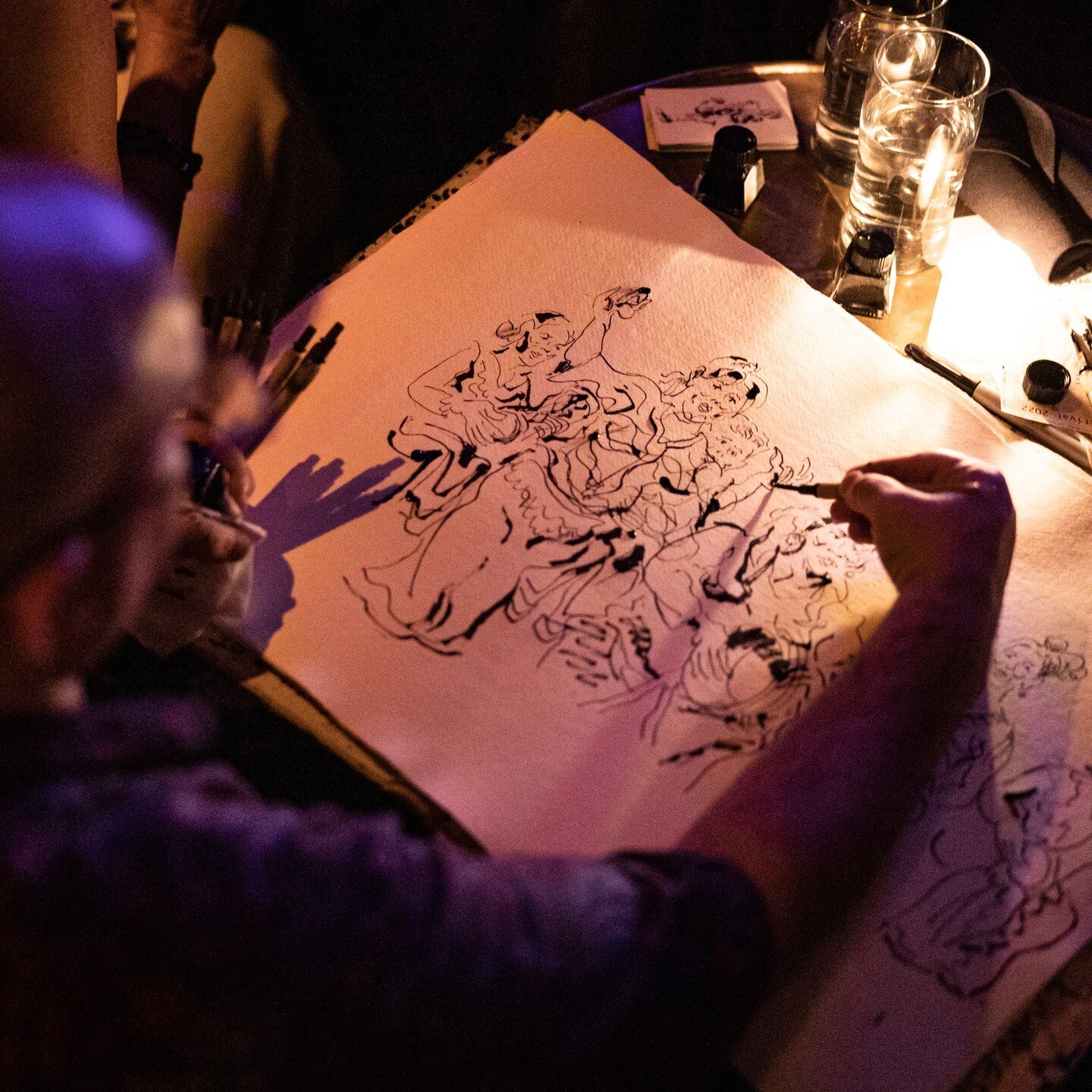 Shoutout to phenomenal artist @jonathanglassart for joining us at Habibi Festival Night 1 to sketch @nouramintseymali and @bnat_elhouariyat + @wardadance. So amazing to watch his process of responding in real time to the music to create these beautif