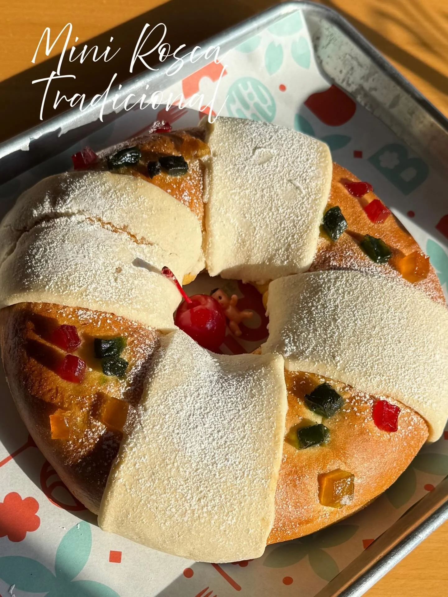 Roscas de Reyes ya est&aacute;n disponibles! 👑 Ofrecemos 3 diferentes tama&ntilde;os y diferentes rellenos!