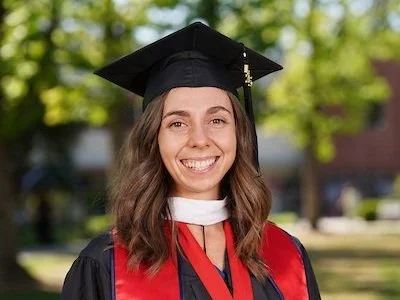  Elise Guerra, College of Health and Human Services Graduate Dean’s Medalist and Fresno State President’s Graduate Medalist. 