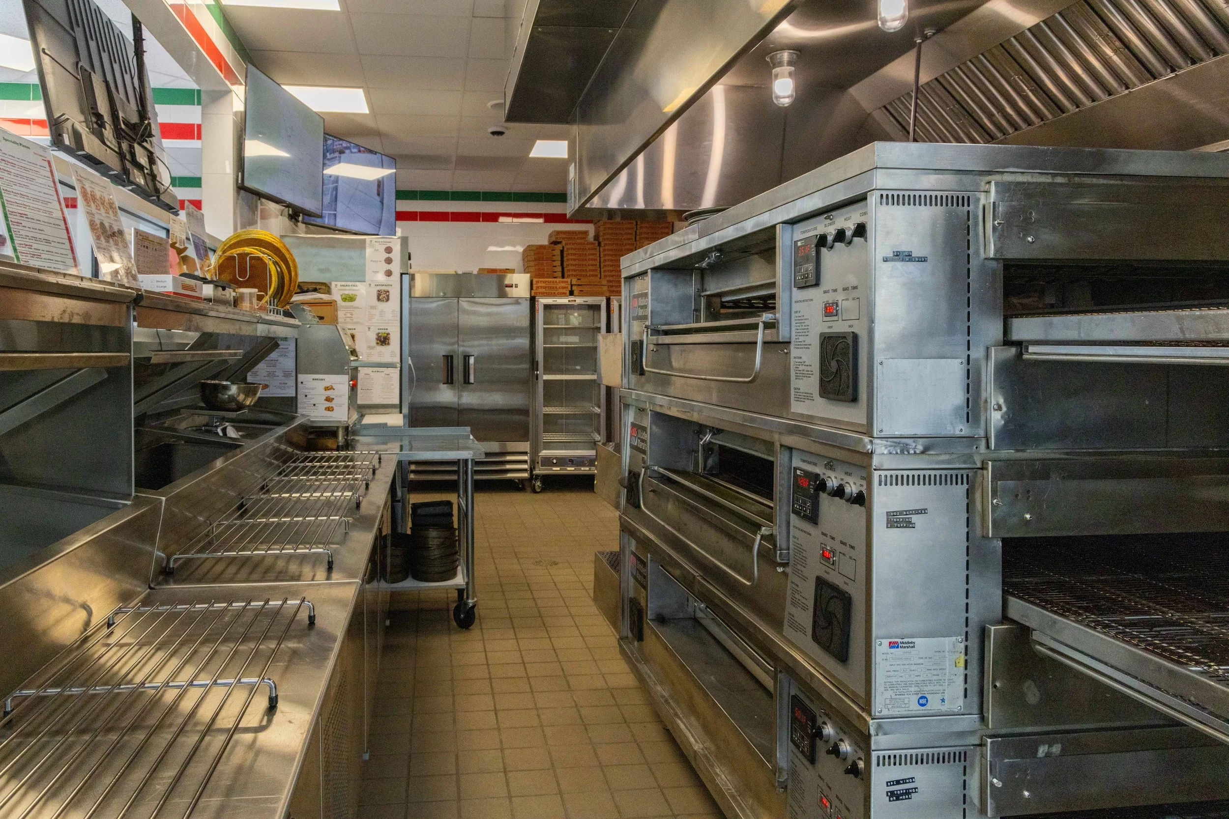 LM_JetsPizza_Aug2026_LQP_1540.jpg
