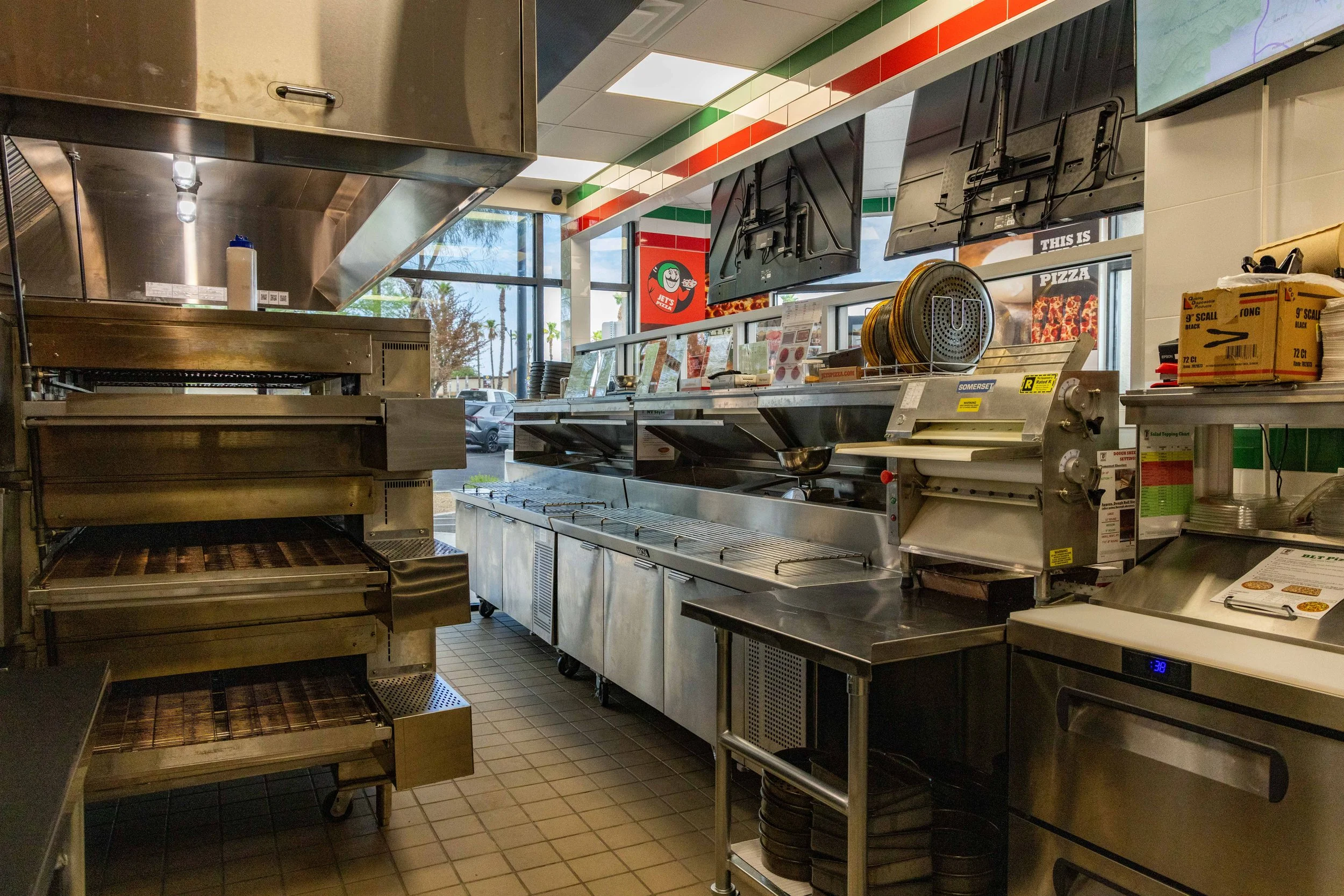 LM_JetsPizza_Aug2026_LQP_1523.jpg