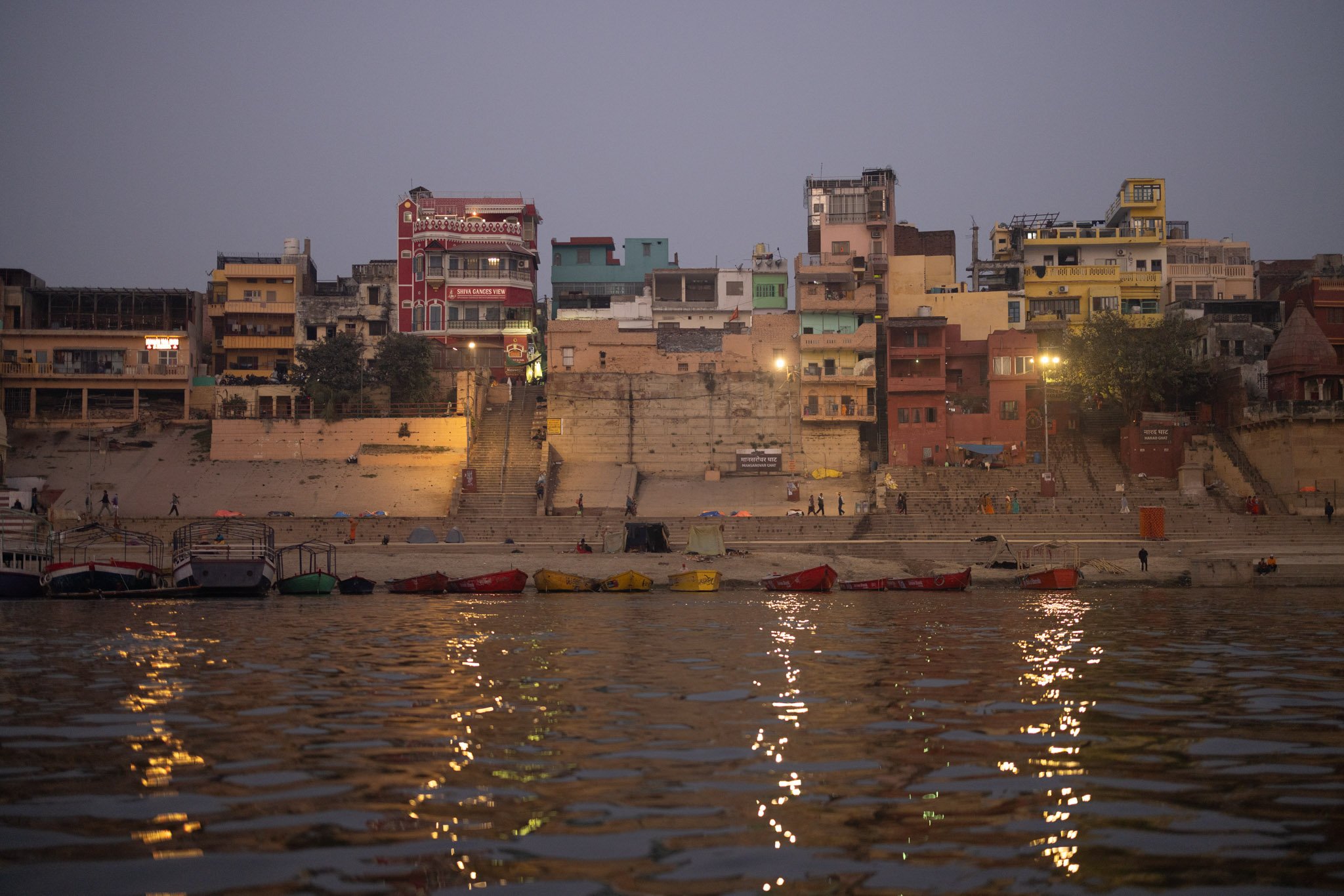 Mansarovar-Ghat_Varanasi-India_Photographer-Brett-Garamella.jpg