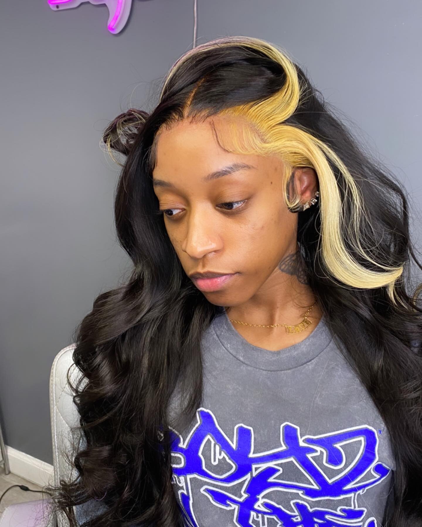 Frontal sew in with skunk patch 😍. Ladies get into this 13*6 HD frontal . Hair takes color so well . 

 To purchase a 13*6 frontal please click the link in my bio. 

#bundlesinnj @boldholdlaceamerica @trumatchlaceconceal #wigsforsaleinnewjersey #wig
