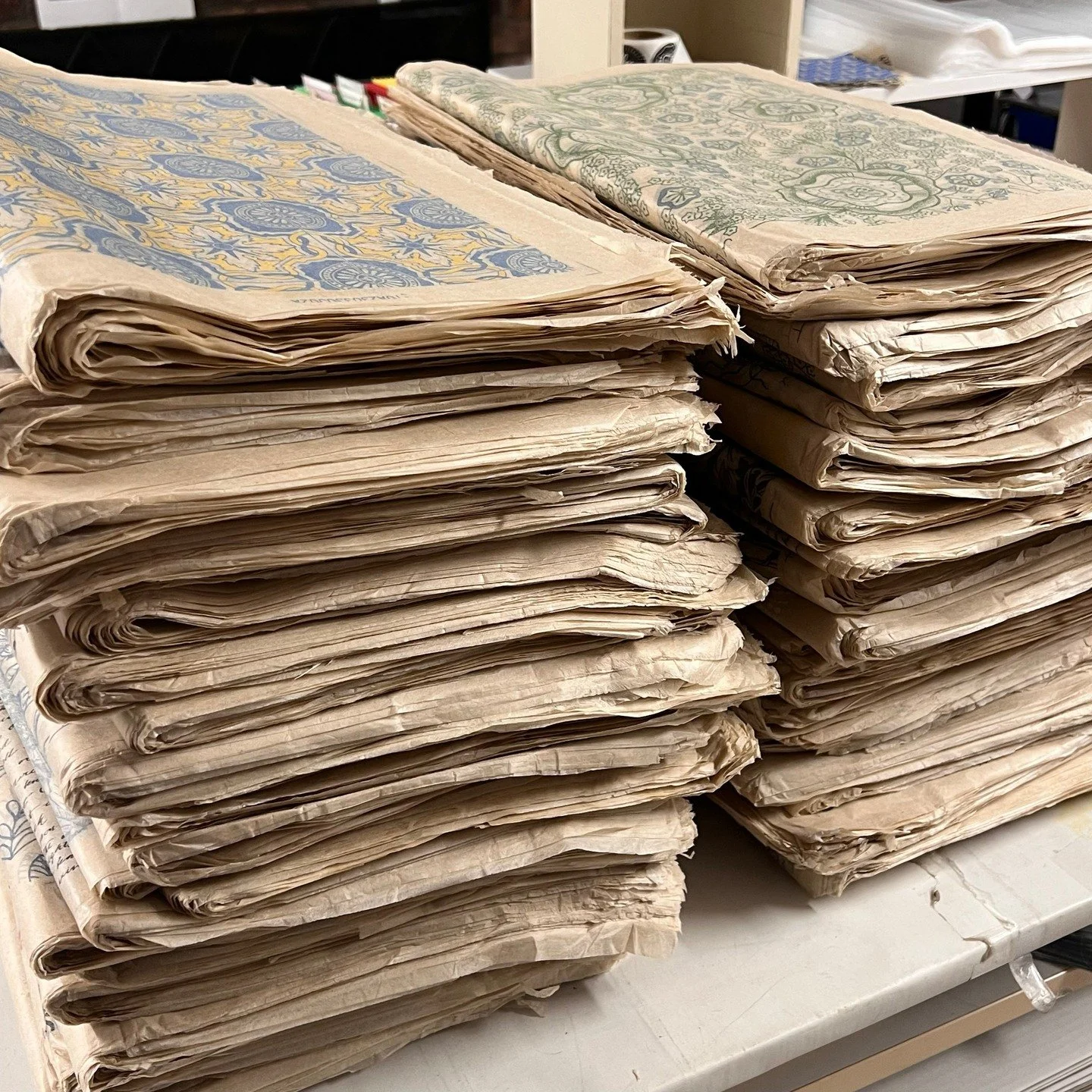 My reprints are here! Plus, 5 new underglaze transfer designs: Abstract City Map, Birds in Flora, Floral Doodles, Tropical Leaves and Zodiac Signs. Also, Groovy Flowers is now in 2 different color ways, and I added blue to Summer Field Flowers. Check