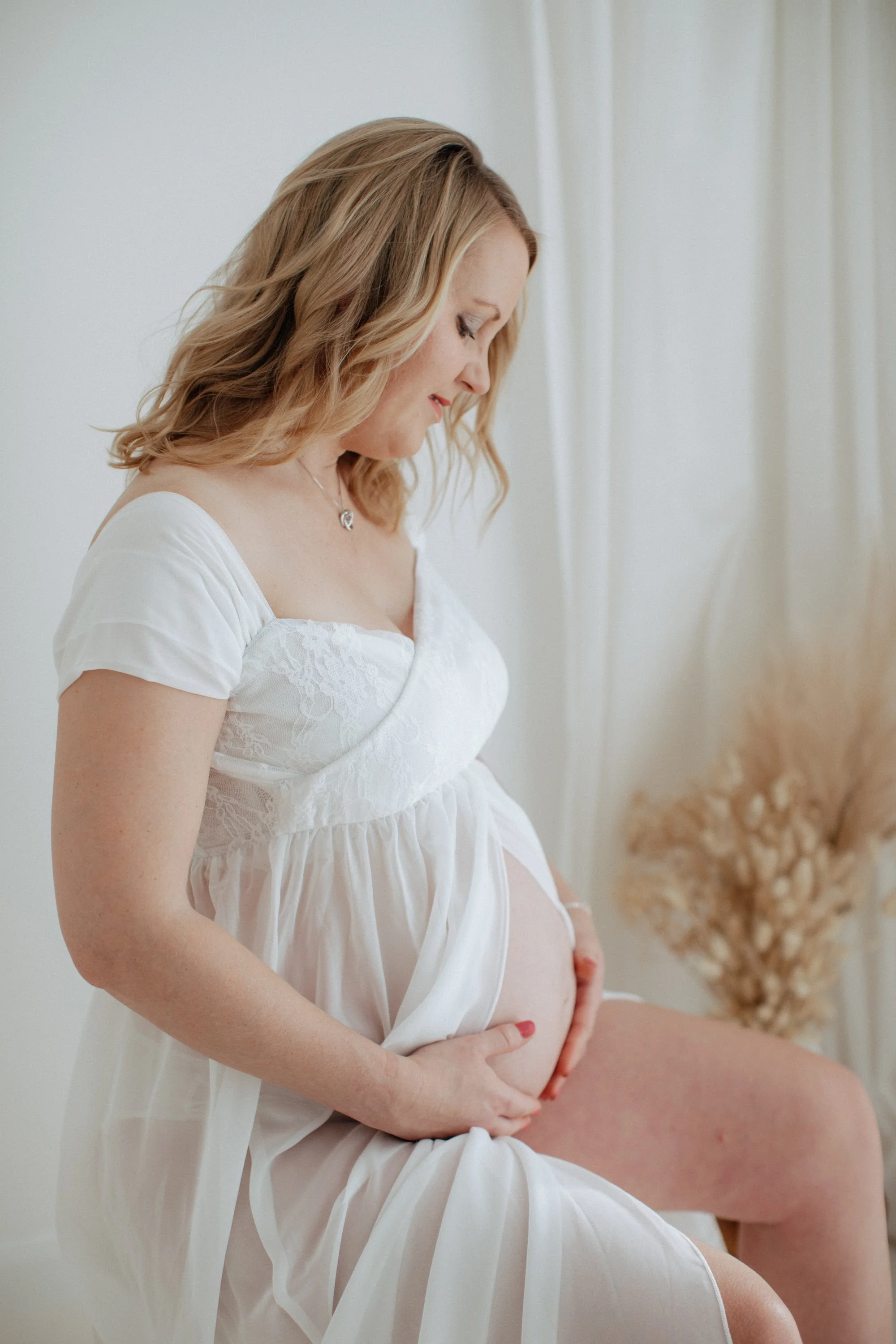 Bedford Maternity photographer-16.jpg