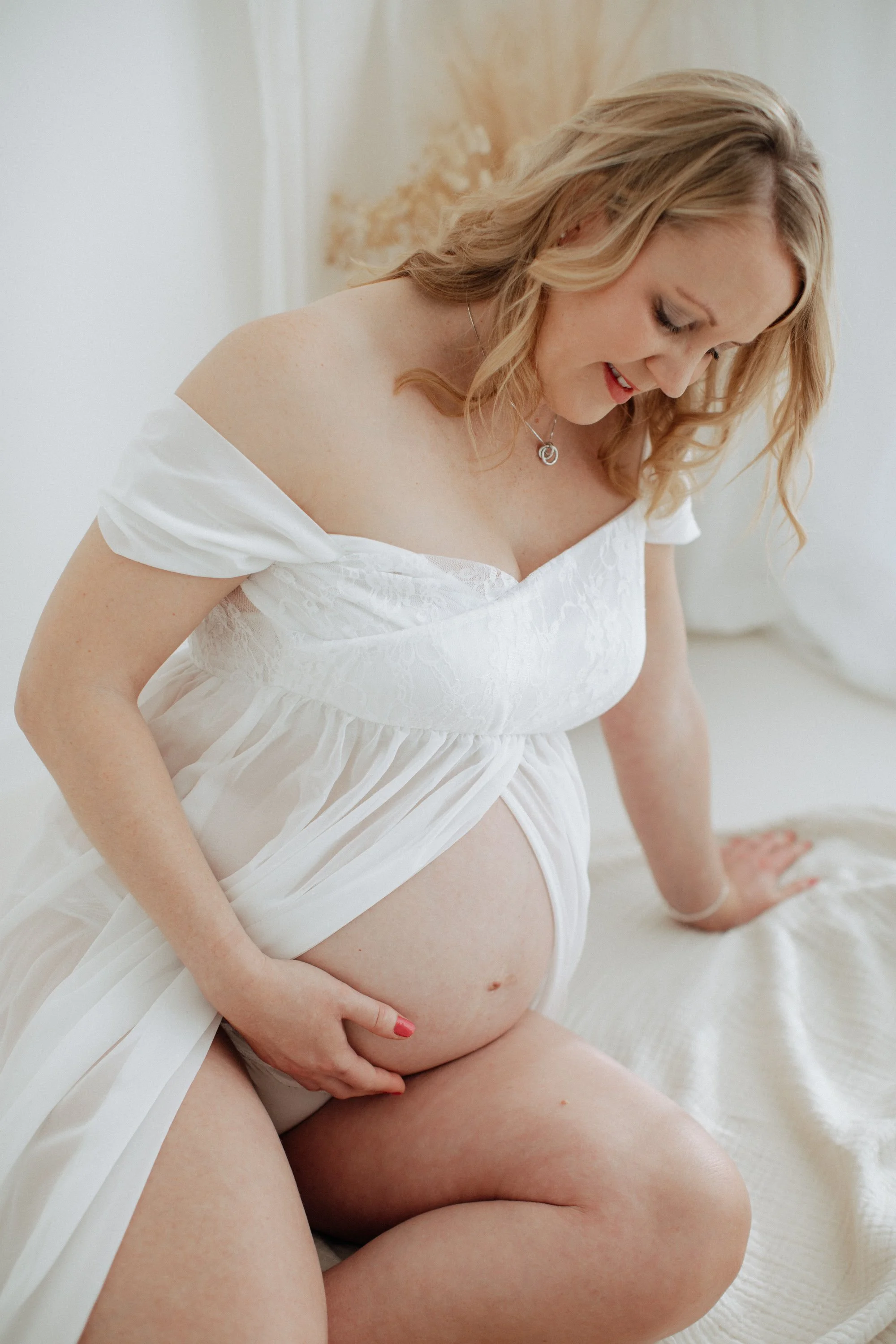 Bedford Maternity photographer-19.jpg