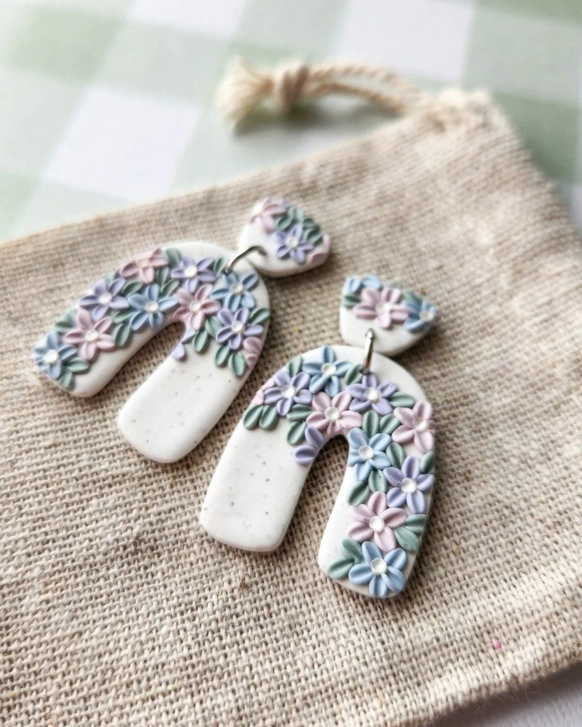 If you've been here for a minute, you'll know by now that I'm a sucker for a good floral. 
When I first started working with clay, there is no way I would have imagined myself making things with this much tiny detail, but I've had a lot of practice o