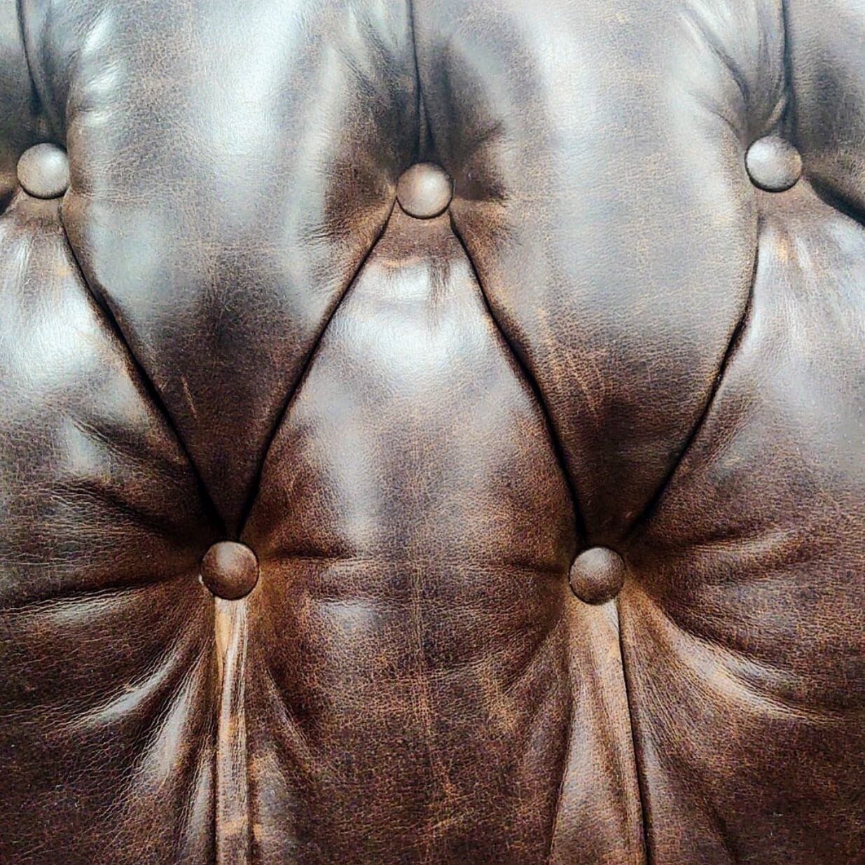 The character of leather 🙌
@paulrobertfurniture 

Whitney Evans, Ltd. 
Located at the @denverdesigndistrict
595 S. Broadway, Suite 109w
Denver, Colorado 80209
📱1(303)777-1886
Open Monday-Friday 9am-5pm
WhitneyEvansMarketing@gmail.com

#whitneyevans