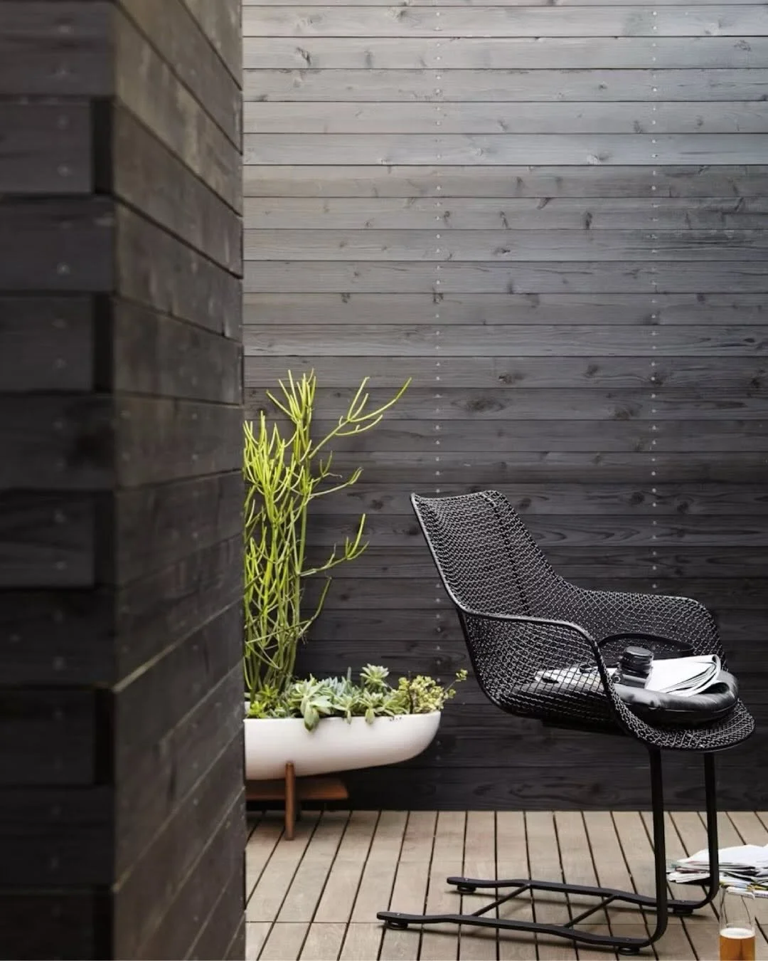 Art you can touch. Sculptura by @woodardfurniture is inspired by the airiness of wicker but handcrafted in sturdy iron mesh that&rsquo;s treated with rust inhibitors to withstand the elements.

Available at @whitneyevansltd
Located at the @denverdesi