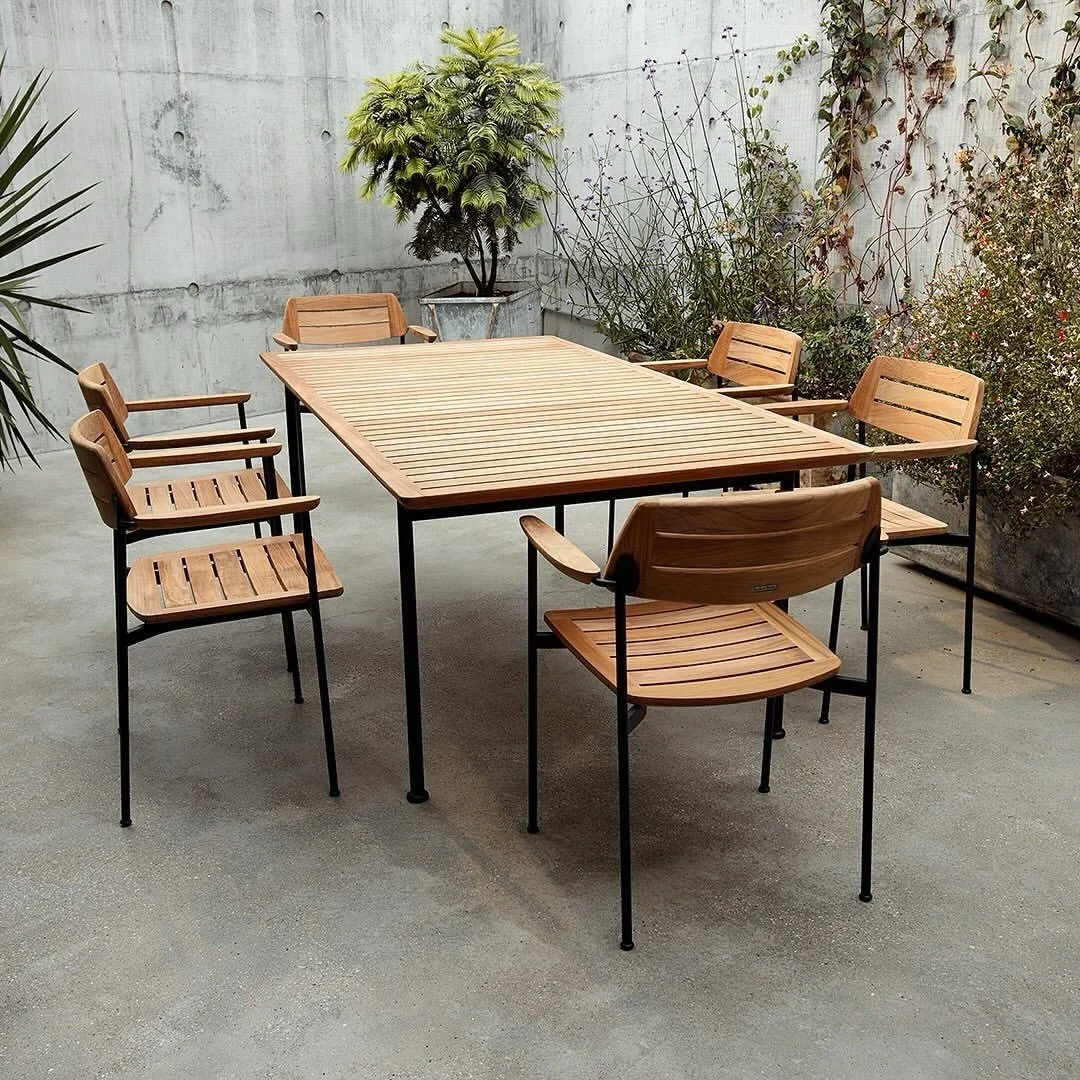 Designed for use outdoors, these @barlowtyrie pieces are equally suitable to be used indoors in dining, lounge and bar areas. Featured collections in images - Layout dining, Equinox dining, Aura Occasional and Monterey Dining.

AND @barlowtyrie is in
