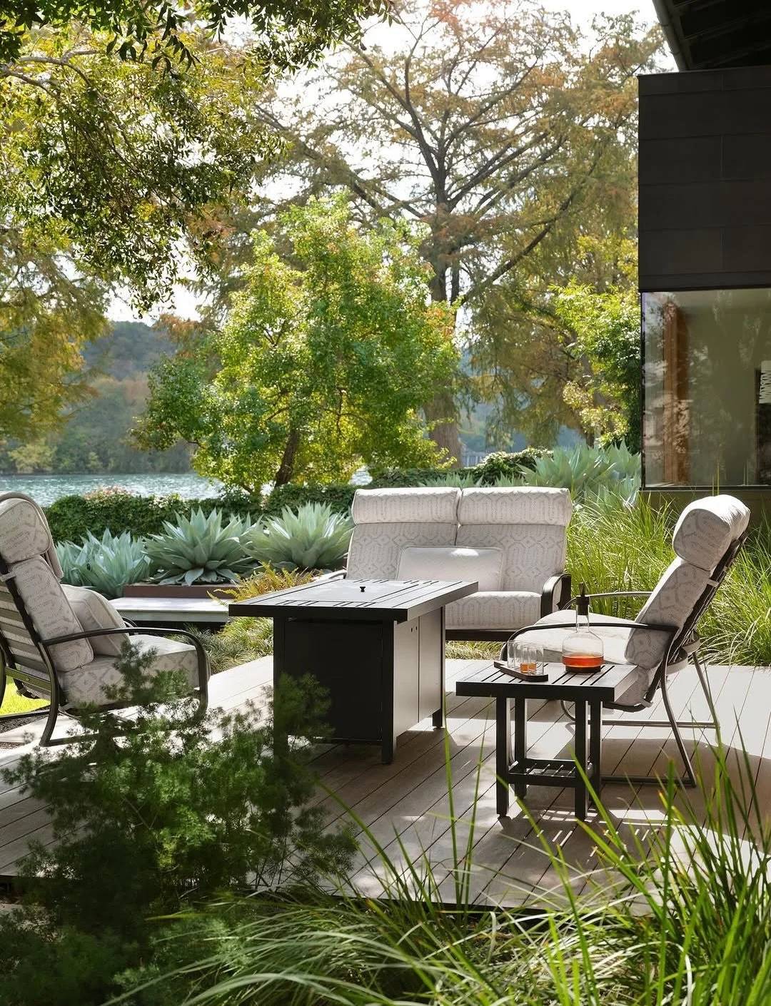 All you need in one collection. Offering comfort in a sleek silhoutte, the Cayman Isle Sling collection by @woodardfurniture includes a variety of living and dining pieces to customize your outdoor living areas.

AND @woodardfurniture is included in 