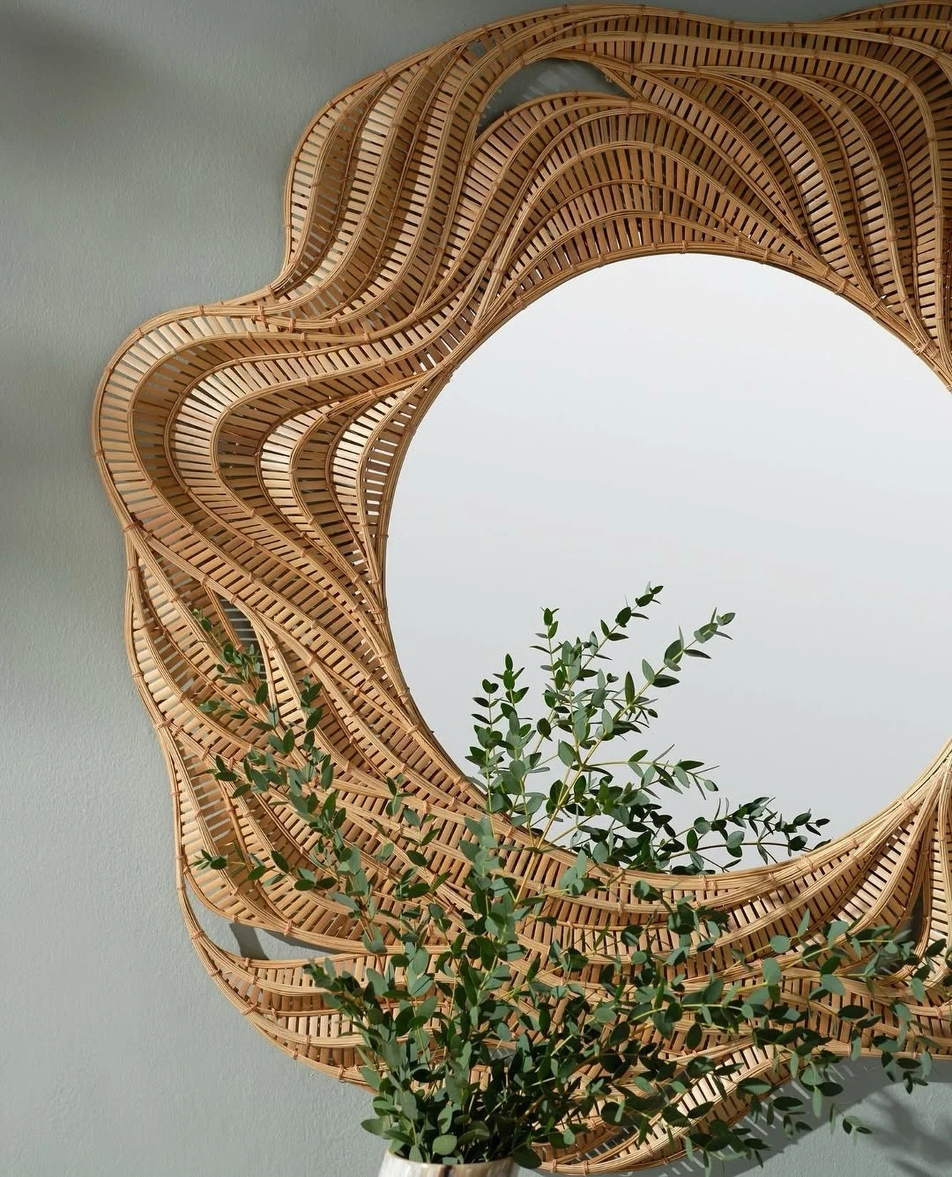 Bring coastal inspiration indoors with the Luetta round mirror by @madegoods 🤍 Crafted from light natural bamboo, its sculptural twists and curves form subtle waves, adding serene, sculptural elegance to any space.

Available at @whitneyevansltd
Loc
