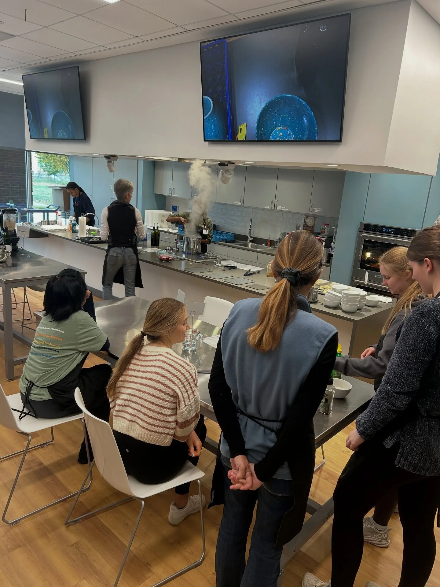 We had a great time speaking to some UVA students this week at the beautiful @uvahealthyhoos teaching kitchen.  They cooked a nutritious, plant-based meal together and ate it while listening to Ryan talk about the benefits of a plant-based diet for t