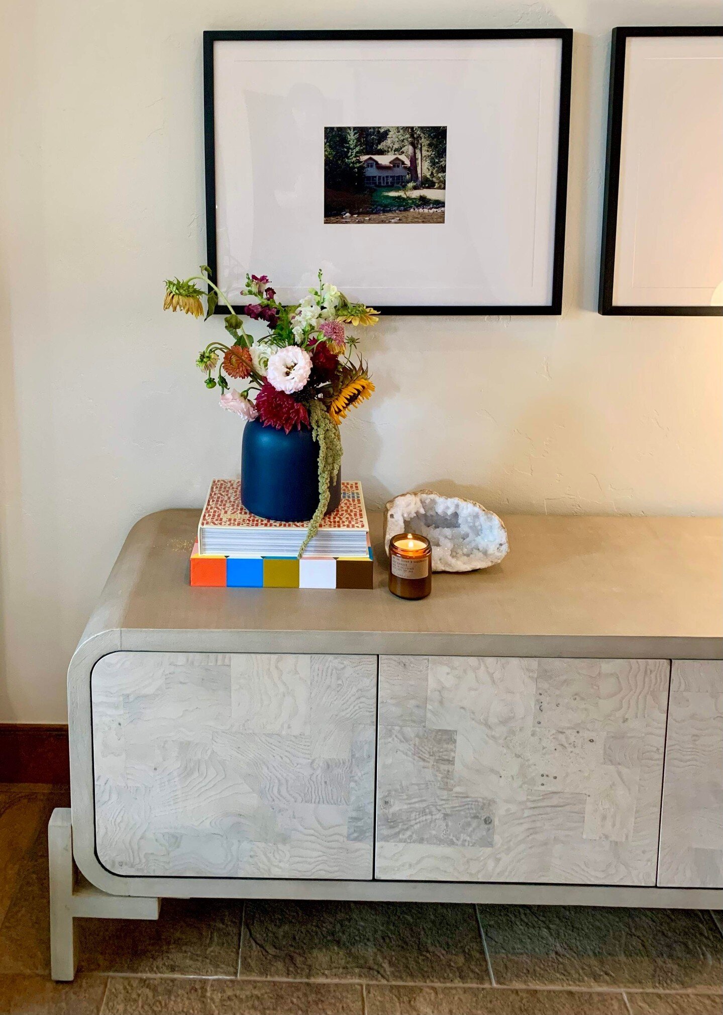 Minim moment from a recent install! We love when our clients cry happy tears and this was one of those special occasions. Out professional photos are going to happen soon so stay tuned for the full project!⁣
⁣
#dorothyparkerdesign⁣
.⁣
.⁣
#durangocolo