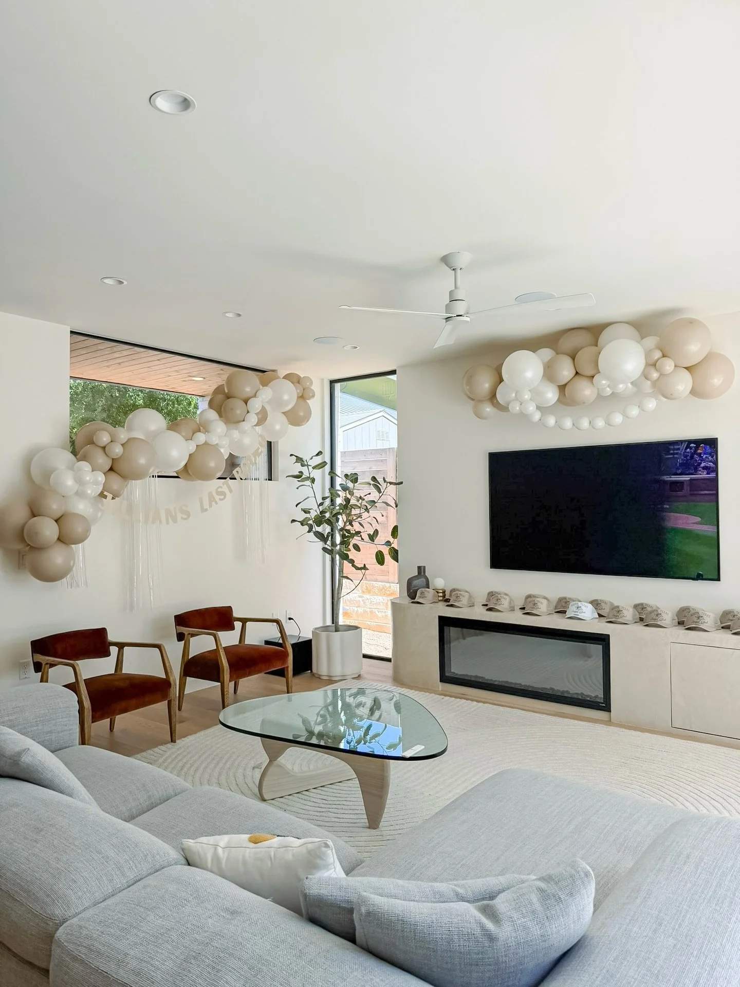 Jillian and her girls got Reckless in Texas this past weekend for her Last Rodeo and this decor just topped off the weekend! 🤠✨

We&rsquo;d love to do your bachelorette decor so everyone can show up and get straight to celebrating! Use the link in o