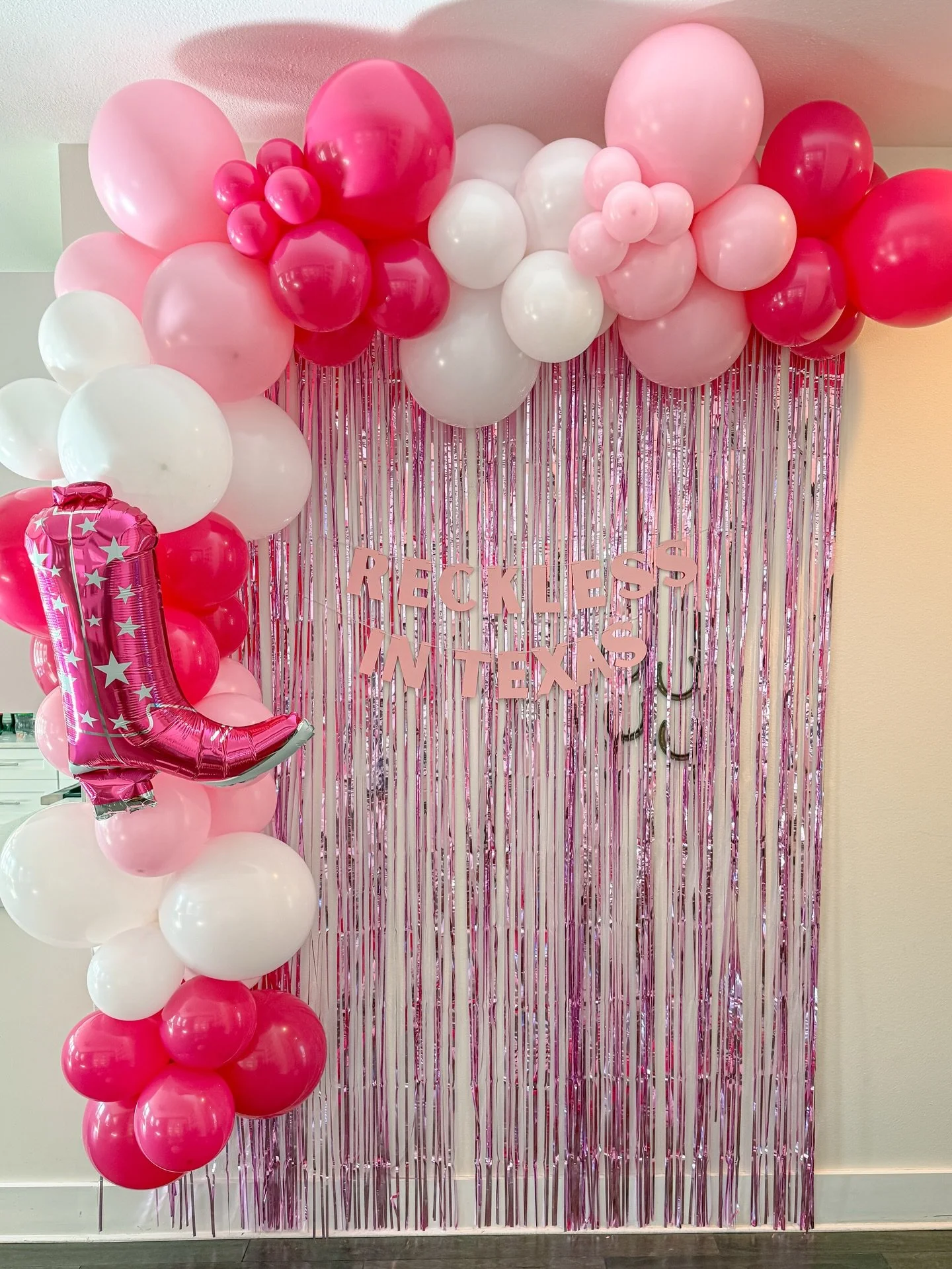 Reckless in Texas, but we have you covered 🤠💖😉

Putting together an unforgettable weekend for a bachelorette trip to Austin has to include a well stocked kitchen, hang over bar, and custom items for all attendees ✨