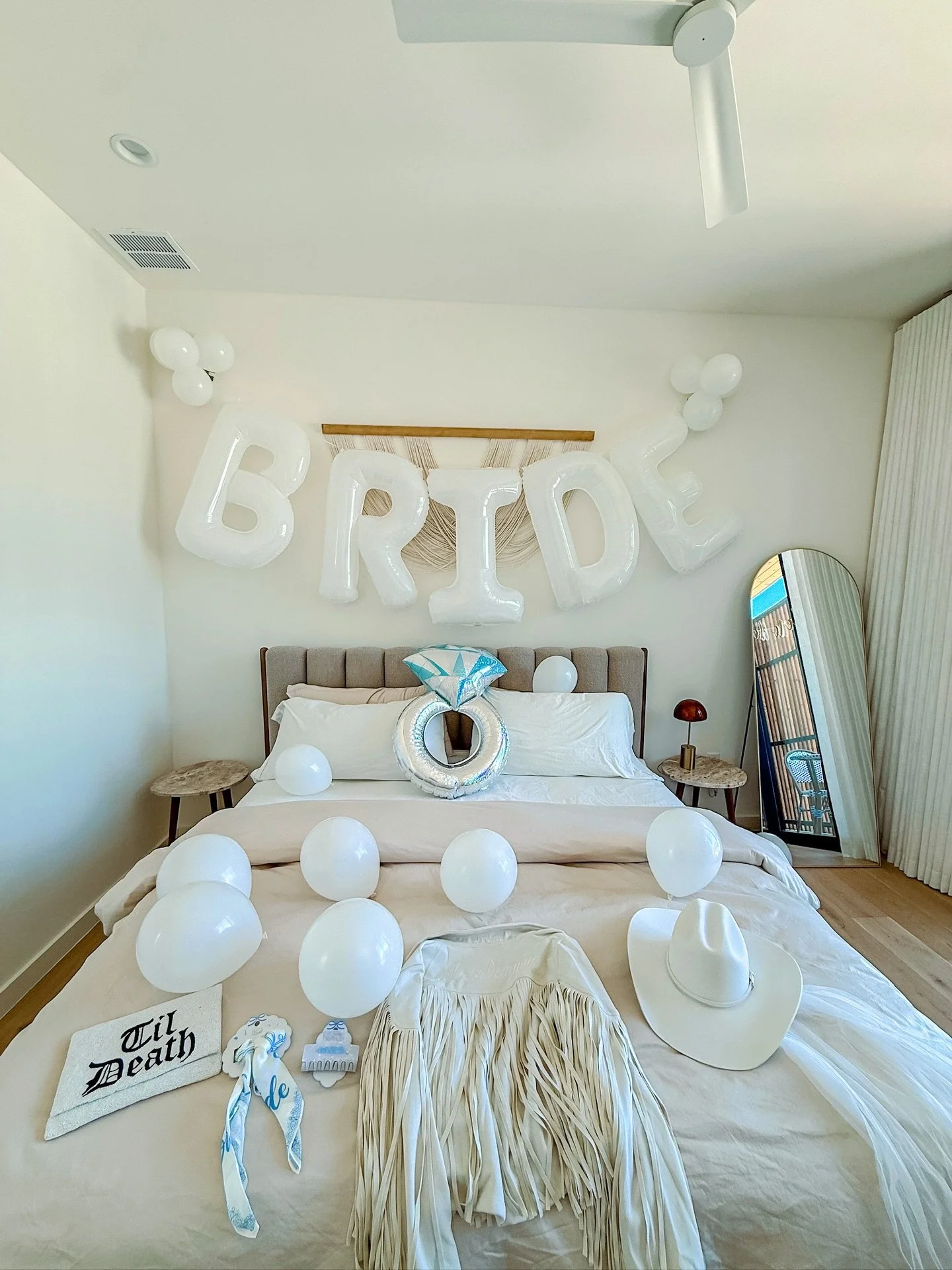 A little extra for the bride&rsquo;s space. ✨

Bridal suite decor is one of our favorite add-ons for making the weekend feel even more special from the minute you walk in.

Use the link in our bio to book your decor package! 

#nashvillebride #austin