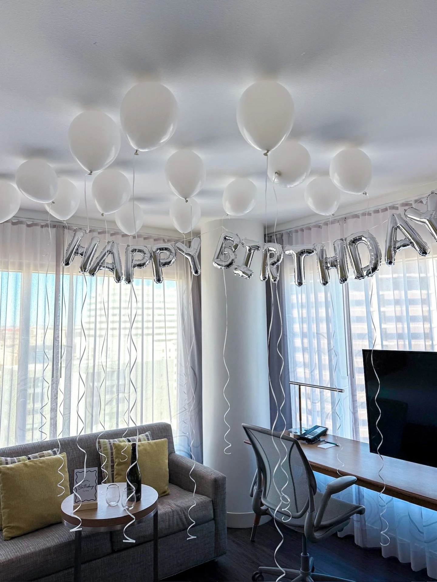 The best birthday surprise starts right when they walk in the door 🎈🥳

Whether it&rsquo;s a birthday getaway or a surprise staycation, we&rsquo;ll take care of the details and decor to make the weekend unforgettable.

Inquire through the link in ou