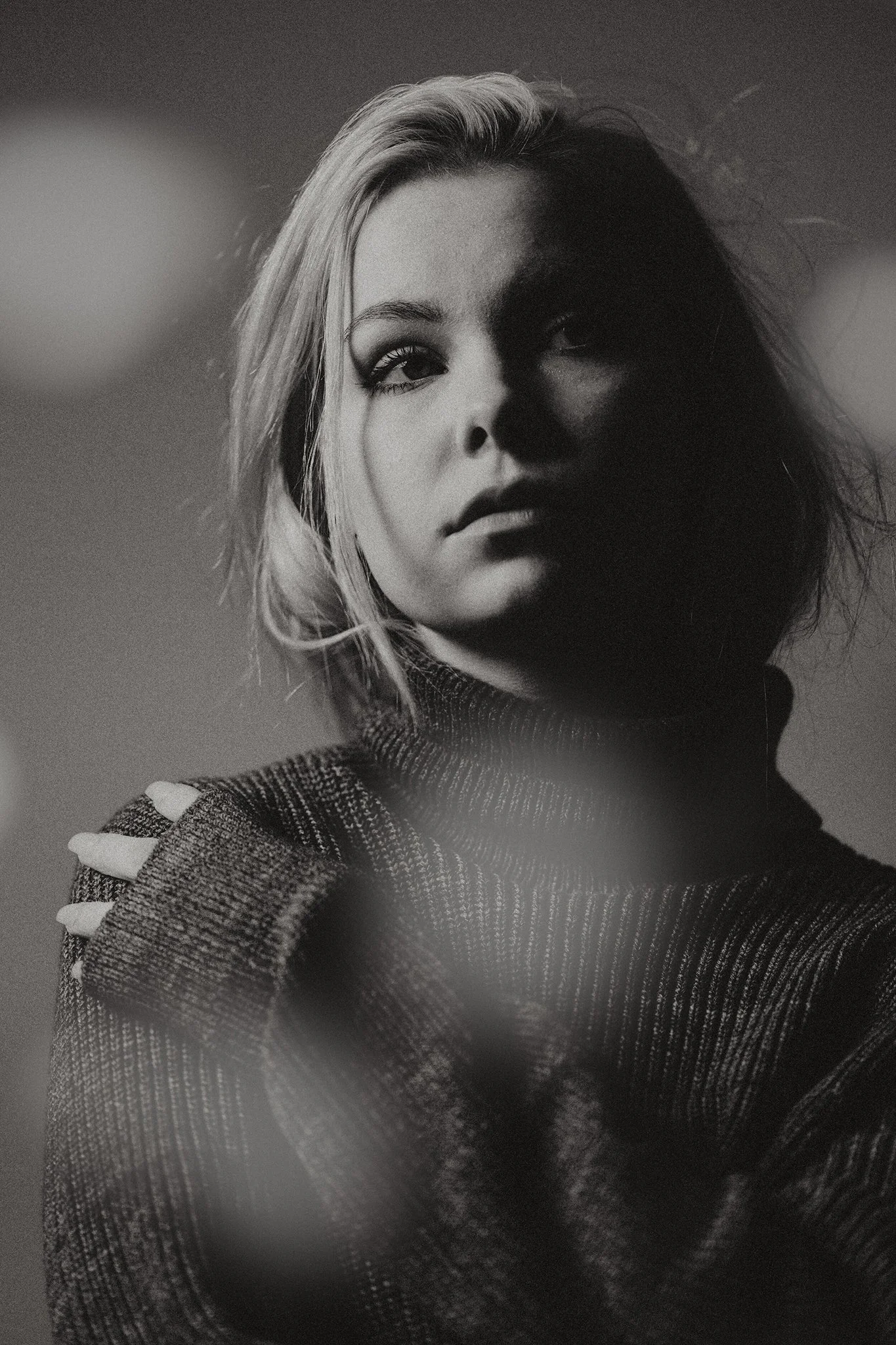 Outdoor Bokeh Black and White Fashion Shoot.jpeg