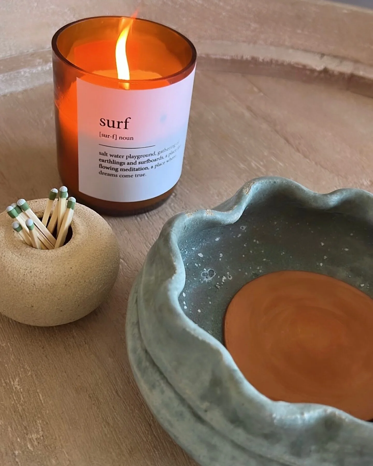 I&rsquo;m a sucker for pretty match strikers and ceramic accents! 

#simple #casual #elegance #interiordesigninspo #interiordesign #ceramics #accessories #accents