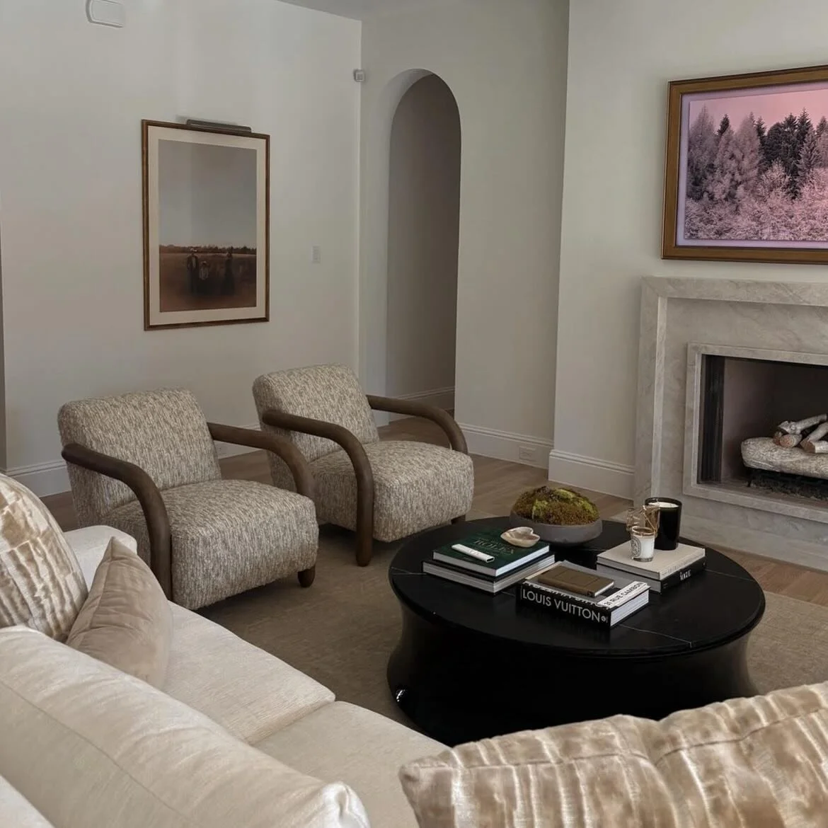 Obsessed is an understatement! This chair deserves a moment 🤎🌟