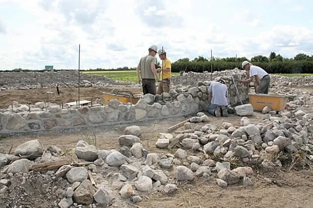 w0032 Bell Barn Reconstruction 321 Dan Loran 4 Aug 2009