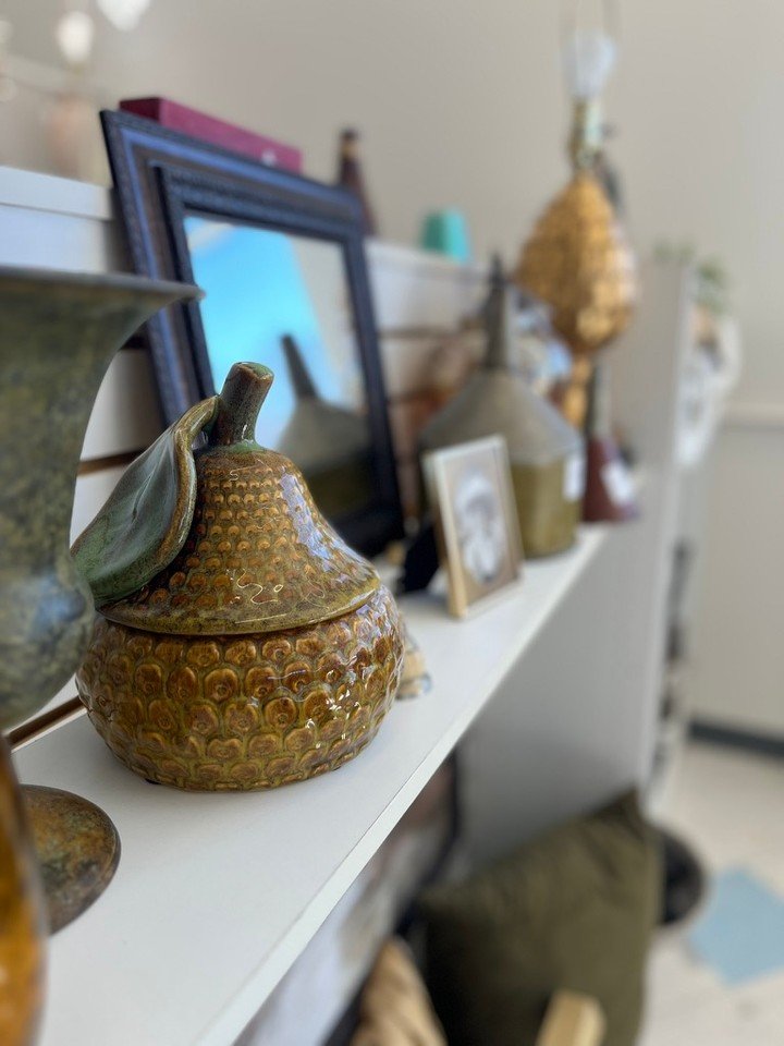 Your extra can do extra good.

Right now, Crossfire Thrift is especially looking for:
Housewares
Decor
Men&rsquo;s accessories
Kitchen and household goods

If you&rsquo;ve recently moved, downsized, or cleared out a room, think of Crossfire.

Your ge