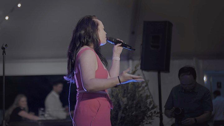 Can’t Help Falling In Love - Reggae Vibes ☮️ ✌️
We made a little video capturing moments with friends and whanau! 🫶🏽💕
#reggae #sing #singer #band #liveband #nzmusic #nz #aotearoa