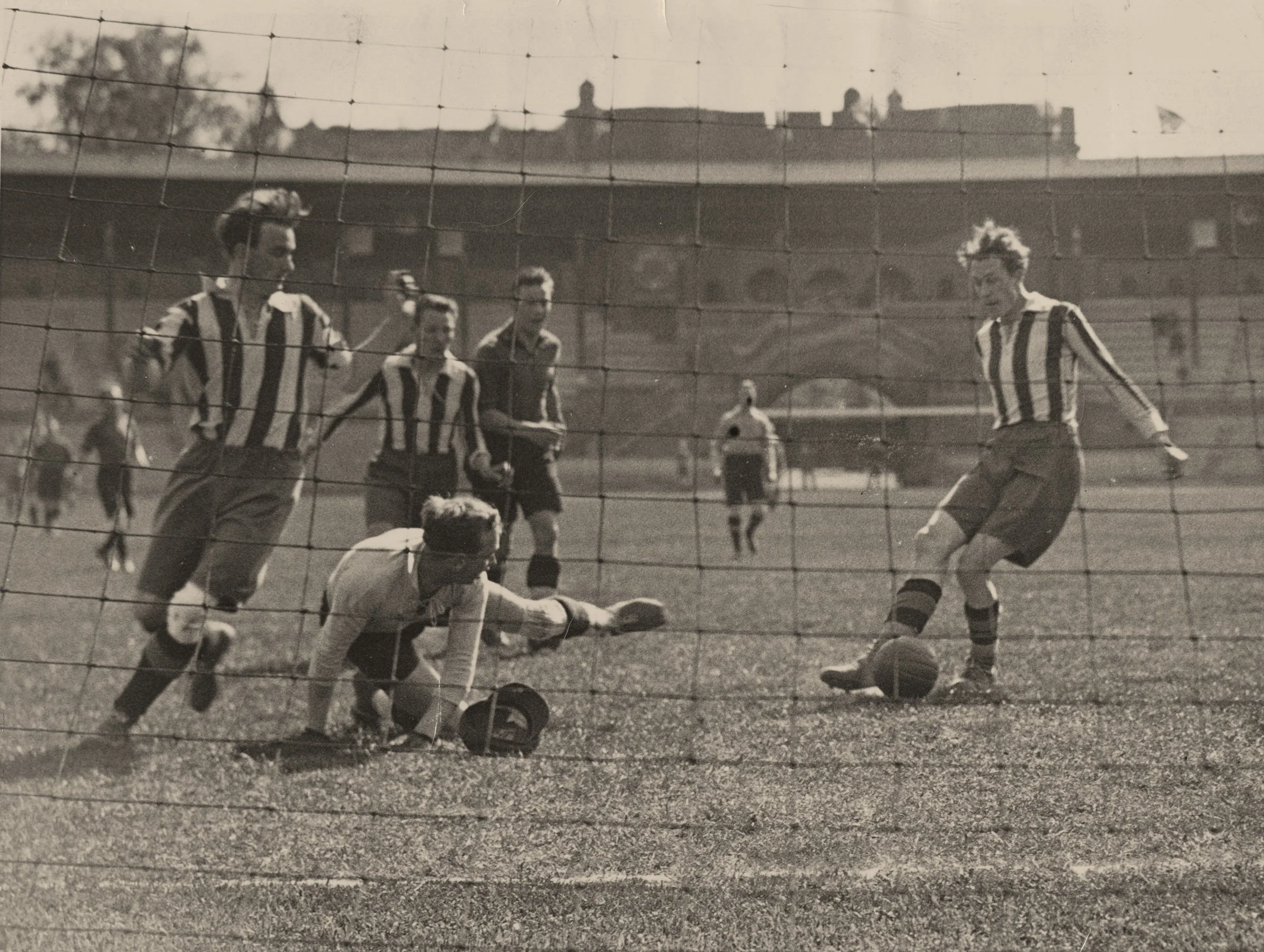 Sigge_Berg_1935-26-maj%252C-dif-kalmar%252C-difs-fo%25CC%2588rsta-ma%25CC%258Al-av-sigge-bergh%252C-copyright-karl-sandell-illustrationsbyra%25CC%258An-stockholm.jpg