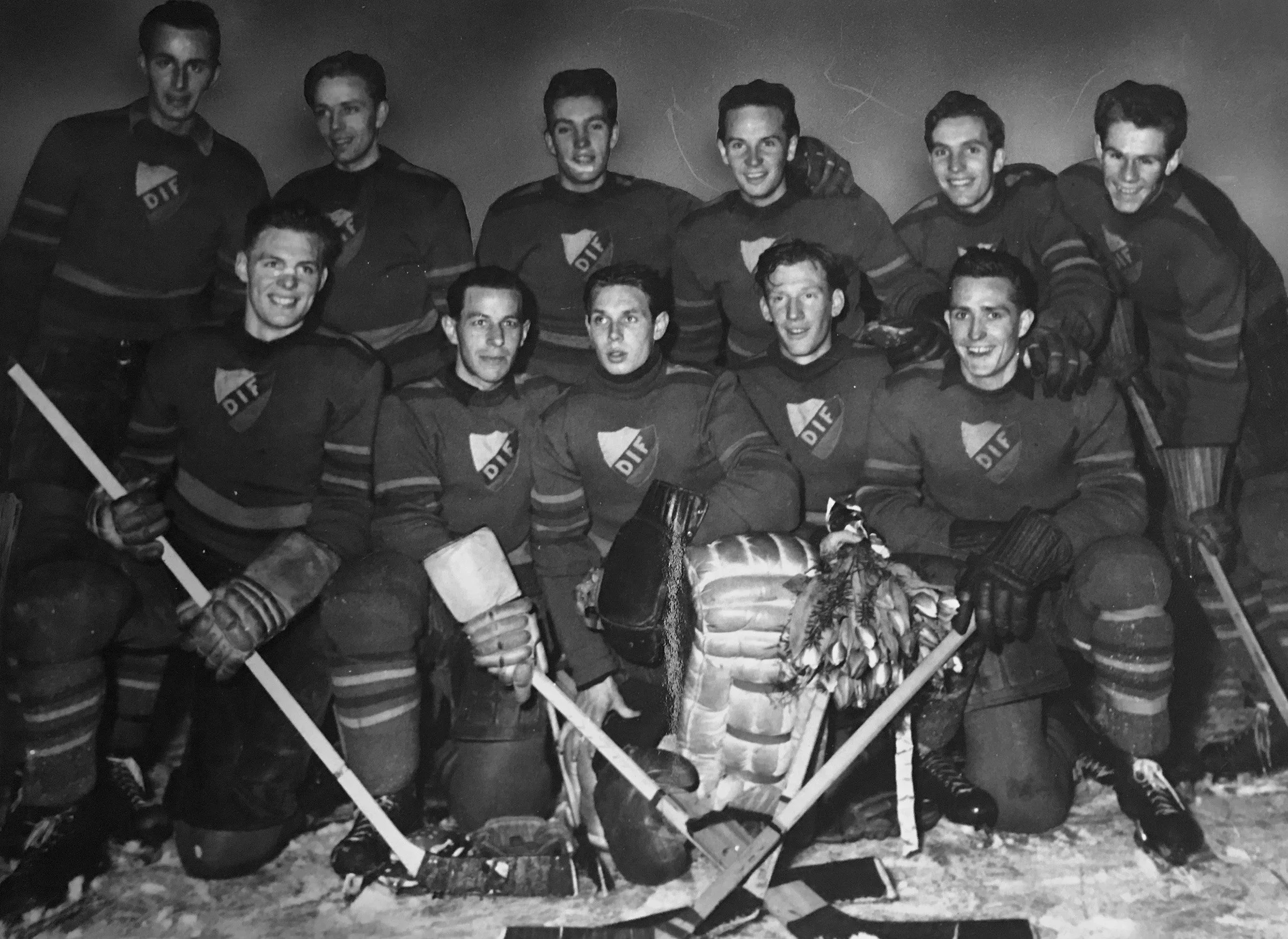 1951-DIF-Hockey-herr,-lagbild,-från-Aik-DIF-1951-02-06,-segrande-lag,-från-Anna-Liliequist-via-Tradera.jpg