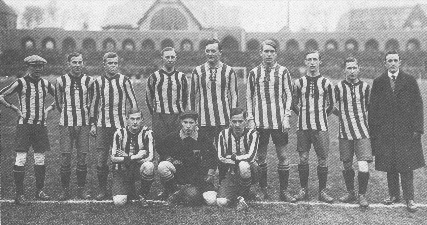 Lill-Einar_1915 DIF Fotboll herr, från Djurgårdaren 1981.PNG