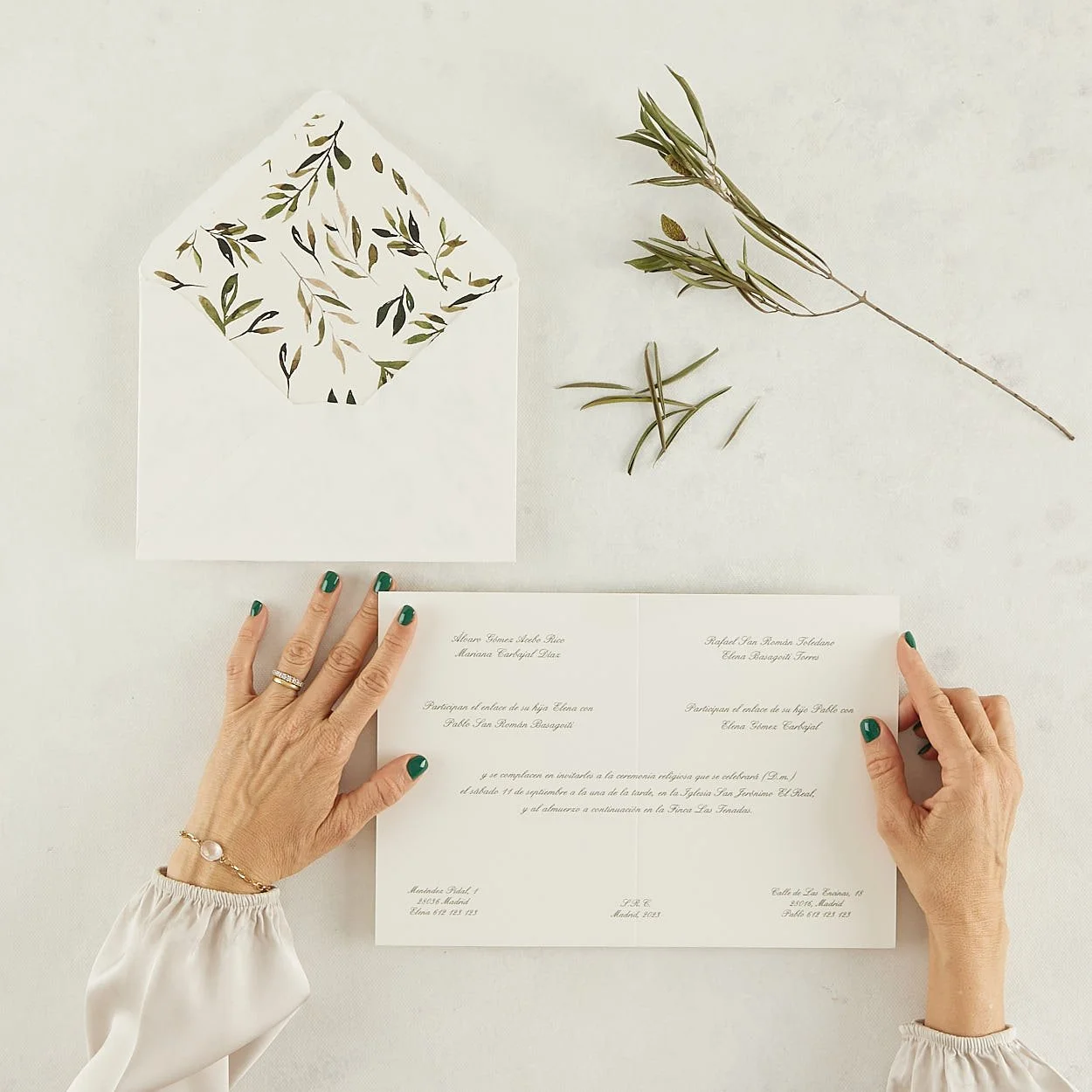 invitaciones_de_boda_clasicas_acuarelas_personalizadas_el_tintero_con_estampado_sobres_artesanales_de_algodon_olivos_tradicionales_diptico.jpg