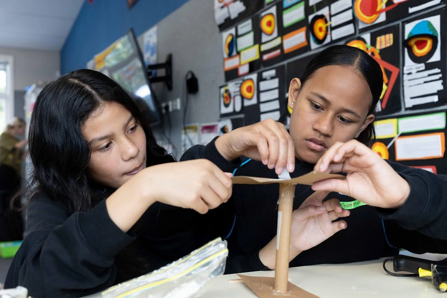 Hands-on with design thinking!

Exploring ideas through scale cardboard models. 

Day 3 of Place Cadets @ Te Kōmanawa Rowley Avenue School 💫

Photography: @petramingneau 

@te_komanawa_rowley_school 
@gather_landscape_architecture 
@rosiemurphy.me 
